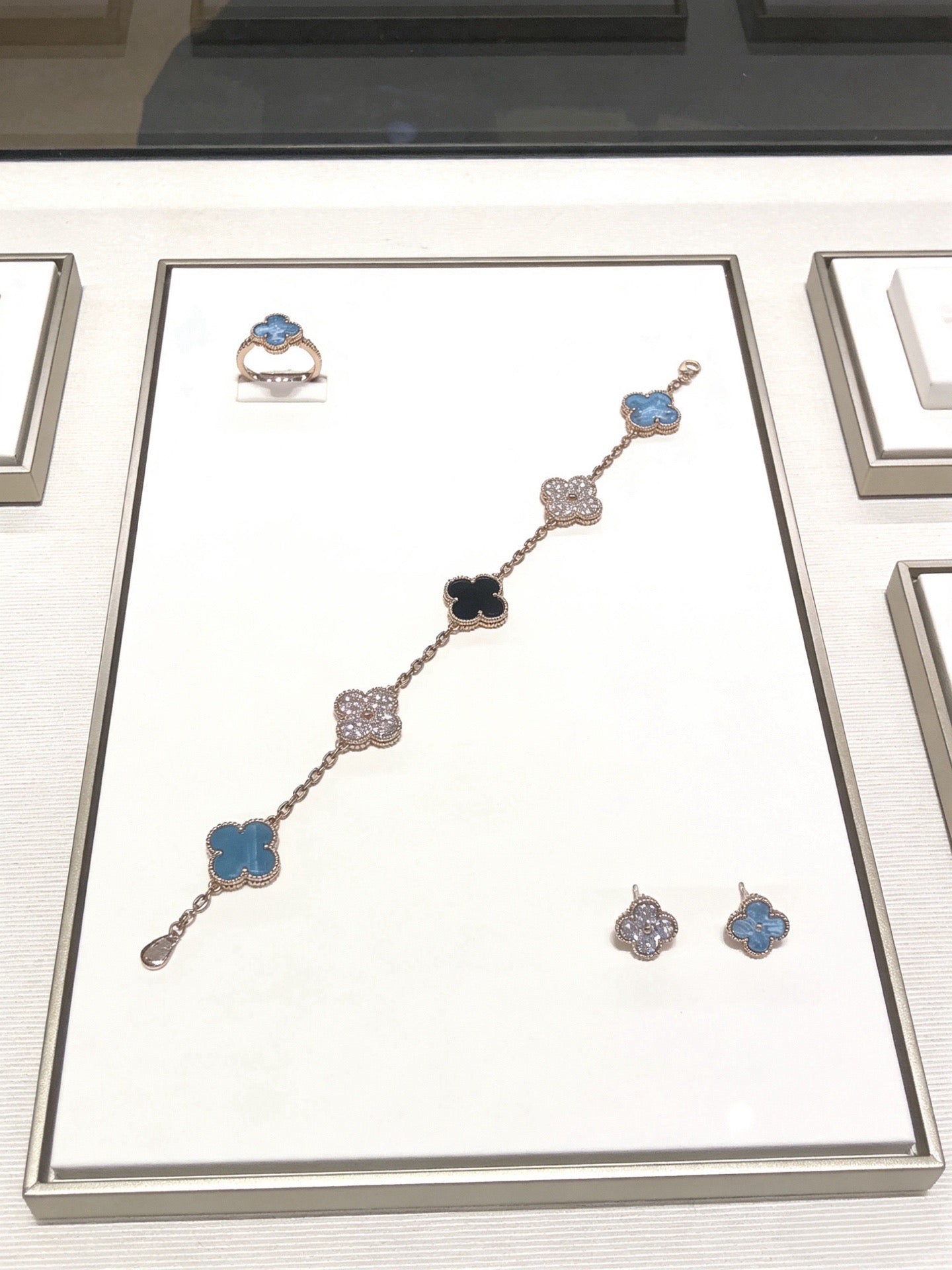 Clover Bracelet in Polished Metal-Tone – Multicolor main product view