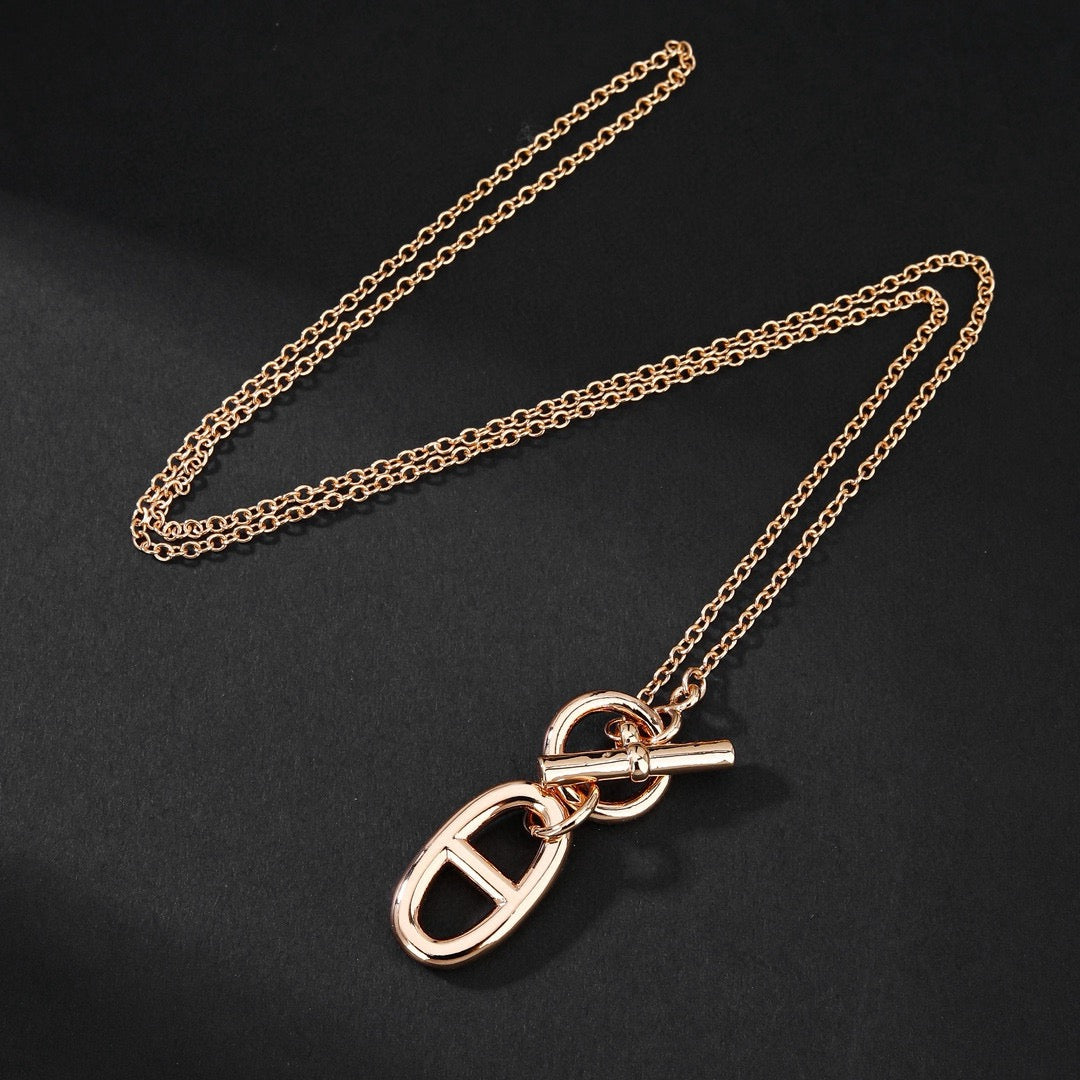 Toggle Pendant Necklace in Rose-Gold-Tone – Rose Gold Detail – Design 002 detail view