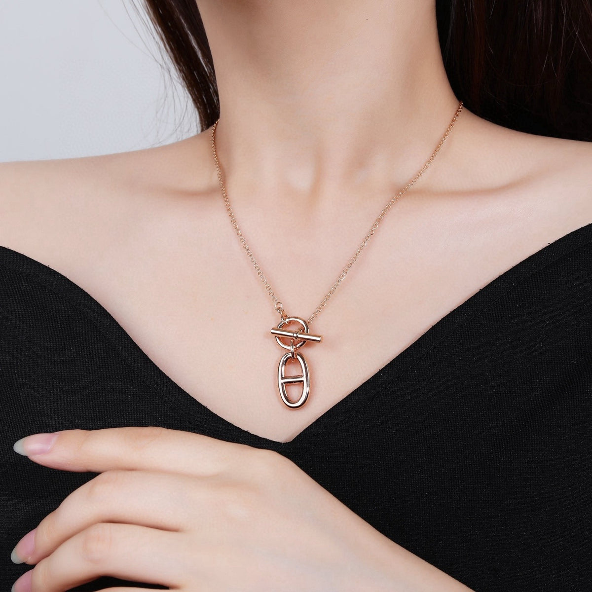 Toggle Pendant Necklace in Rose-Gold-Tone – Rose Gold Detail – Design 002 front product view