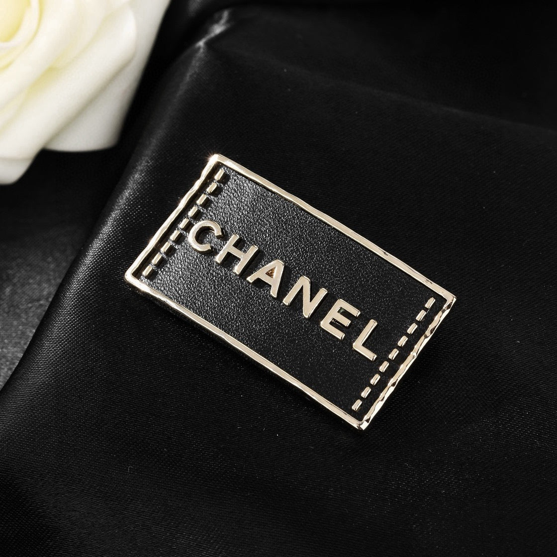 Double-C Emblem Brooch in Polished Metal-Tone – Design 026 main product view