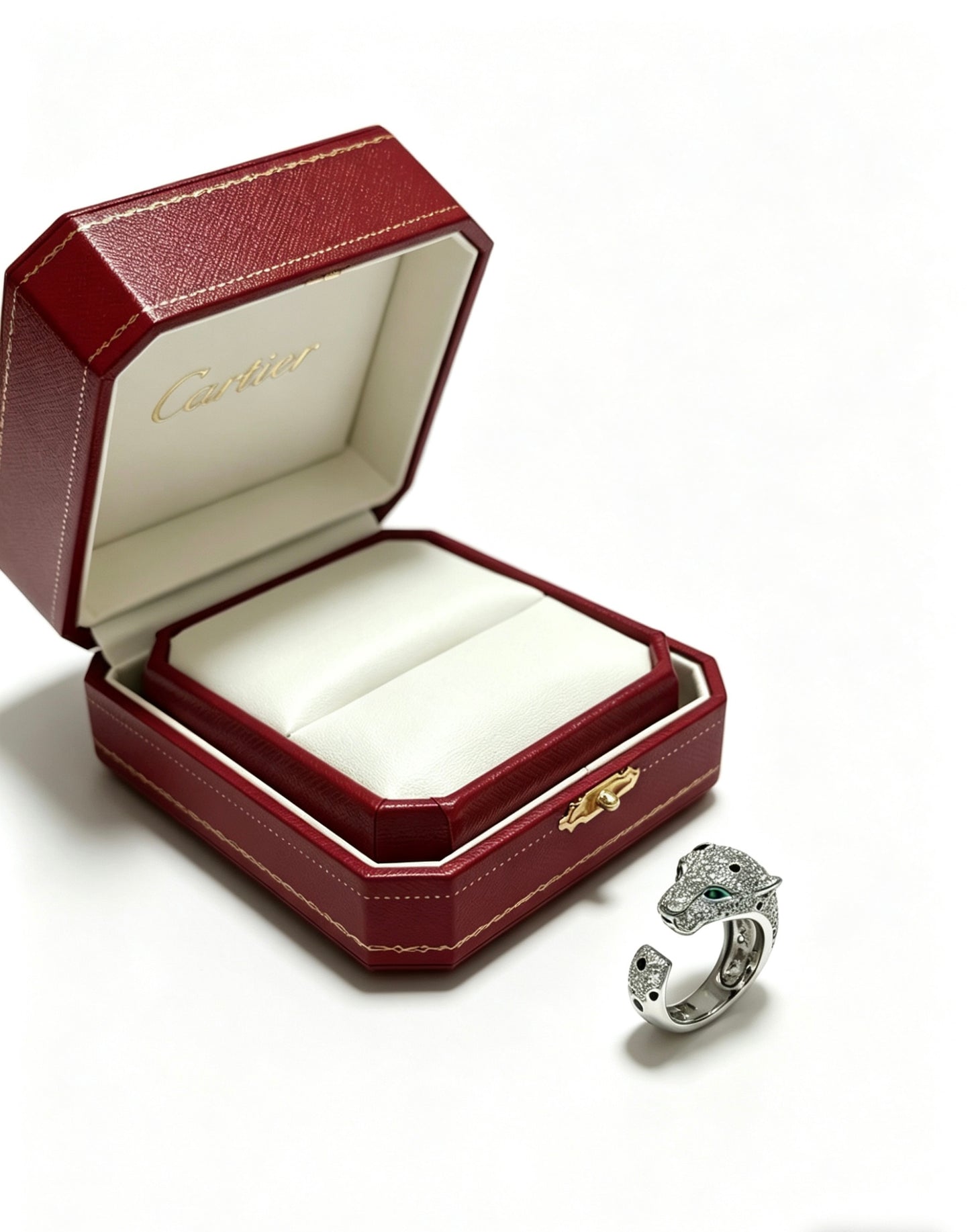 Sculptural Statement Ring in Gold-Tone – Design 03 detail view