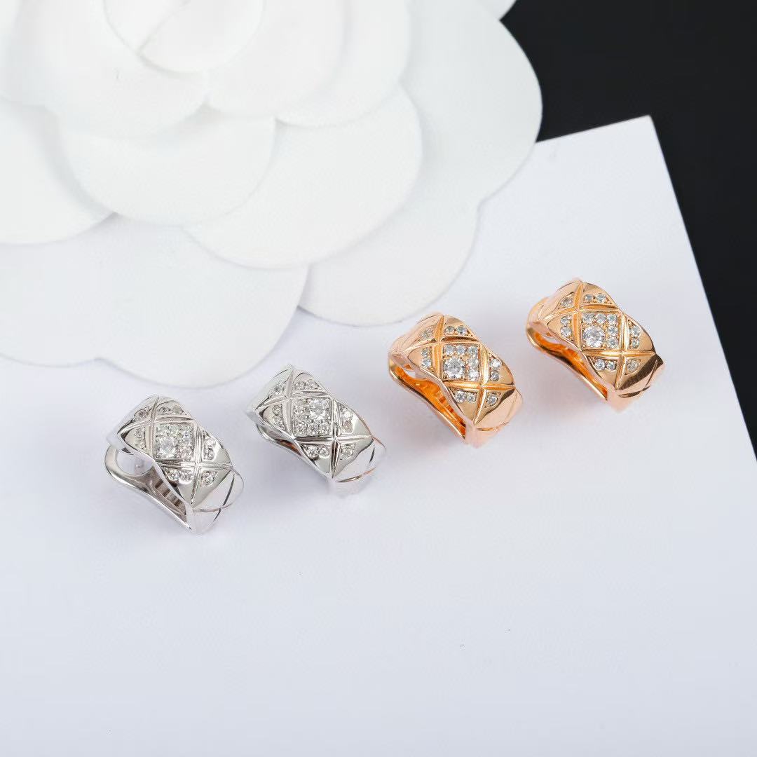 Signature Emblem Statement Ring in Gold-Tone – Design 004 front product view