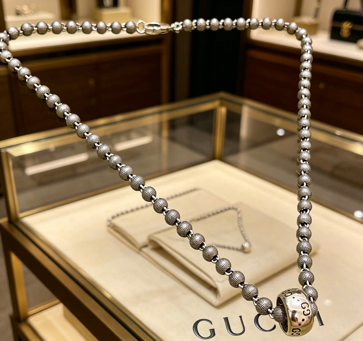 Double-G Emblem Pendant Necklace in Silver-Tone – Vintage Detail – Design 026 side detail