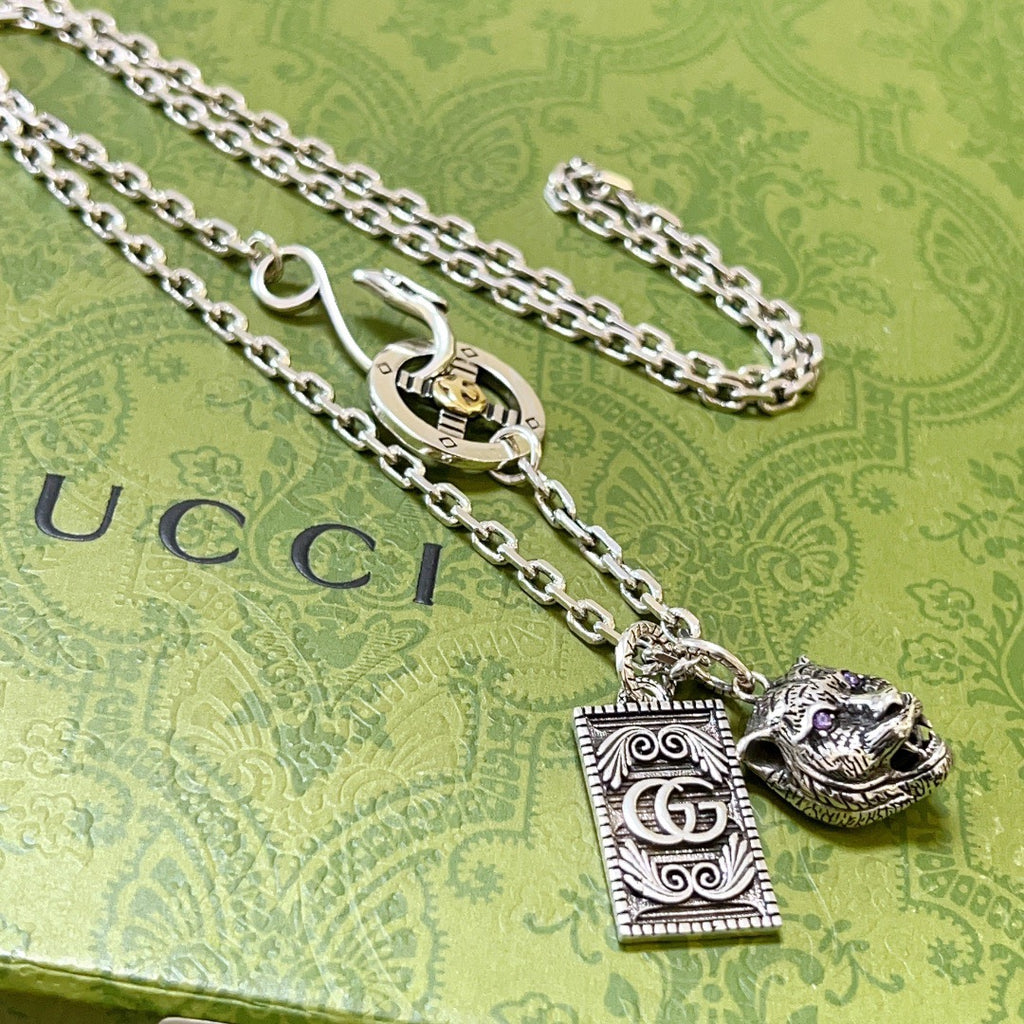 Double-G Emblem Pendant Necklace in Polished Metal-Tone – Vintage Detail – Design 028 detail view