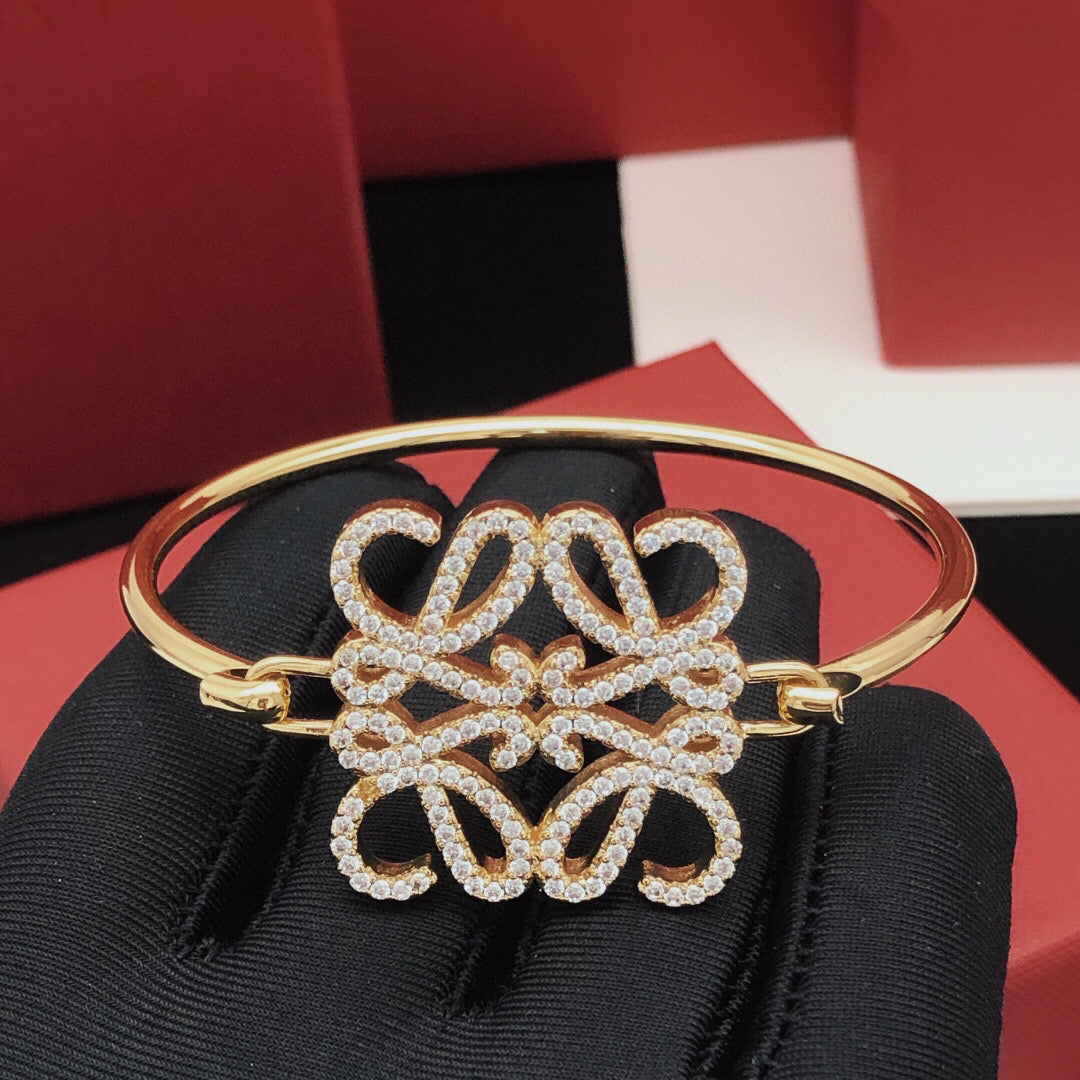 Sculptural Statement Bracelet in Polished Metal-Tone – Design 02 close-up detail