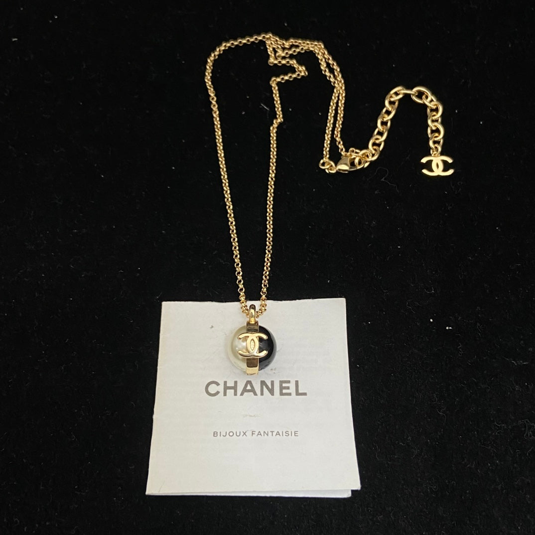 Double-C Emblem Pearl-Detail Pendant Necklace – Pearl Detail – Design 065 detail view