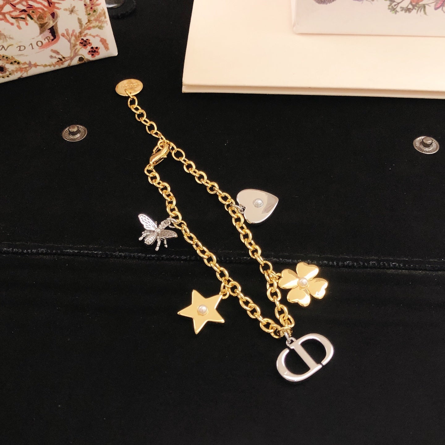 Heart Motif Statement Bracelet in Polished Metal-Tone – Design 002 detail view