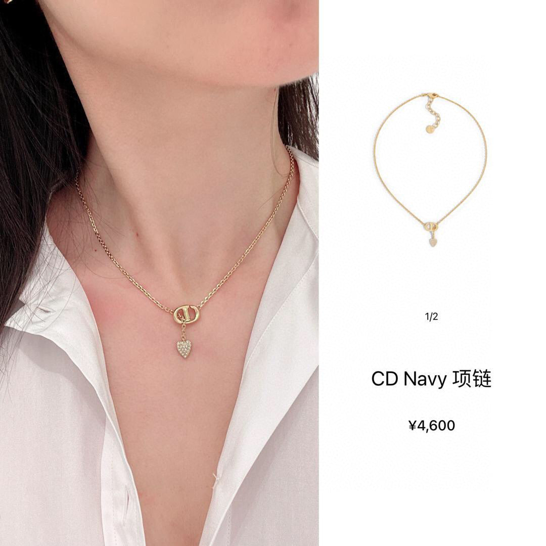 Heart Motif Pendant Necklace in Polished Metal-Tone – Design 004 close-up detail