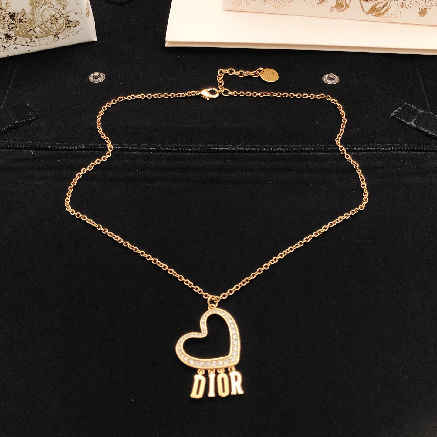 Heart Motif Pendant Necklace in Polished Metal-Tone – Design 002 detail view