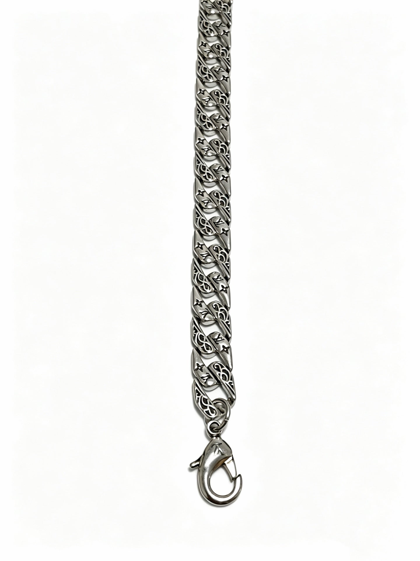 Chain Pendant Necklace in Silver-Tone – Design 021 detail view