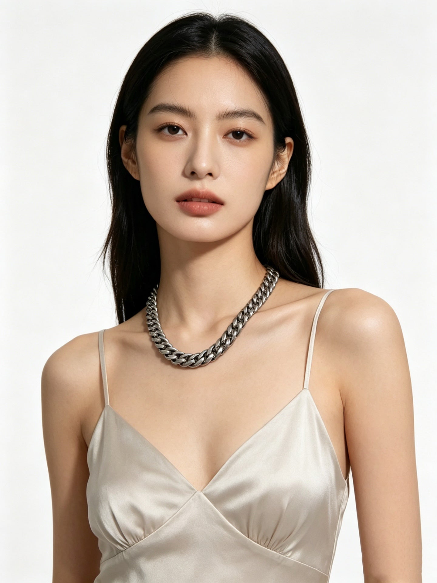 Chain Pendant Necklace in Silver-Tone – Design 020 side detail