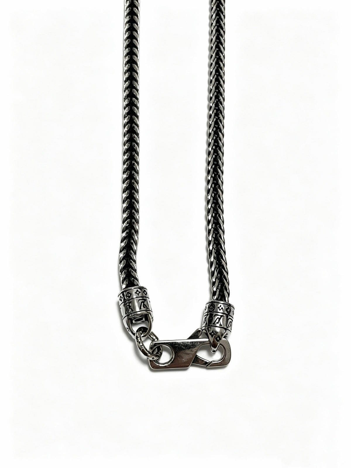 Chain Pendant Necklace in Silver-Tone – Design 019 detail view