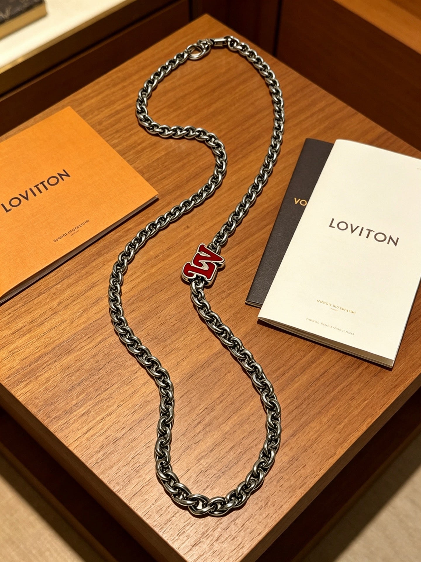 Chain Pendant Necklace in Silver-Tone – Design 017 close-up detail