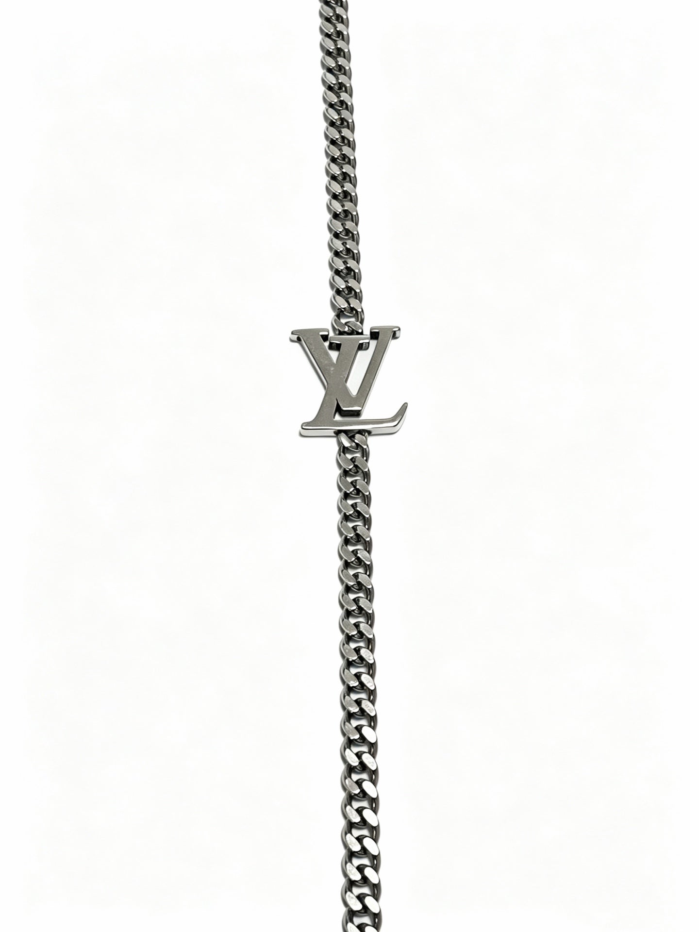 Chain Pendant Necklace in Silver-Tone – Design 013 detail view