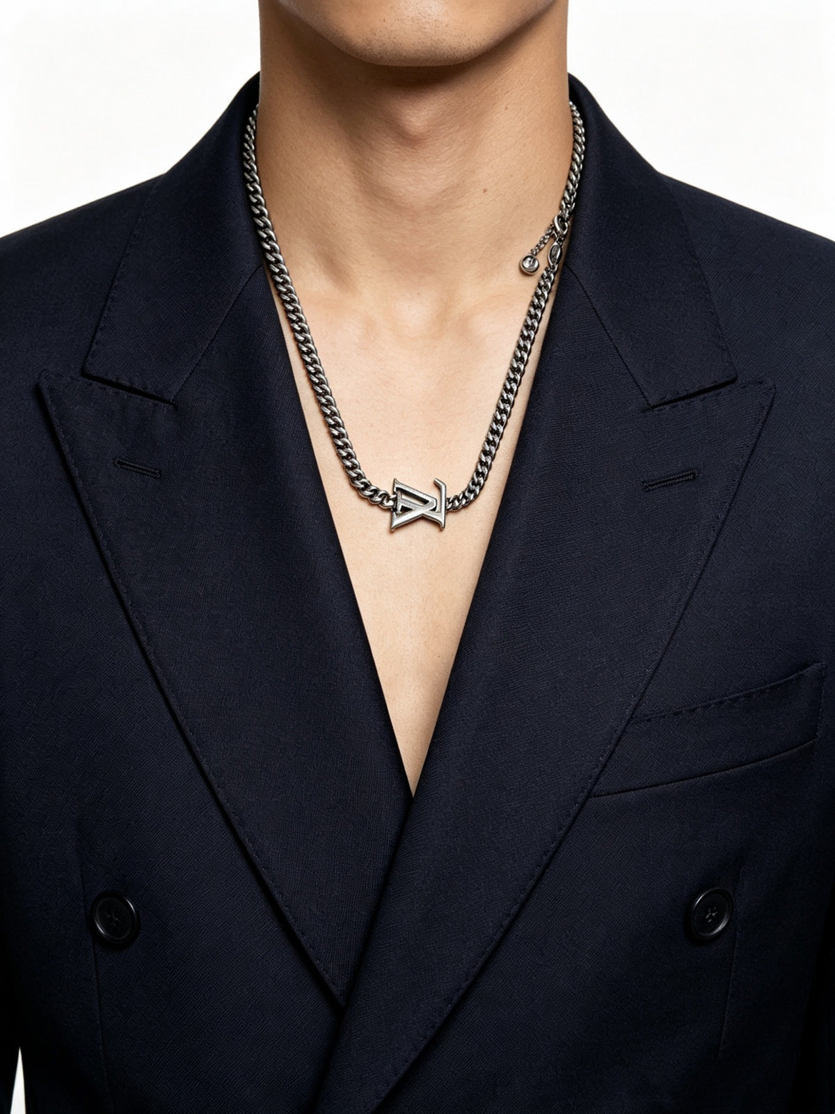 Chain Pendant Necklace in Silver-Tone – Design 013 close-up detail