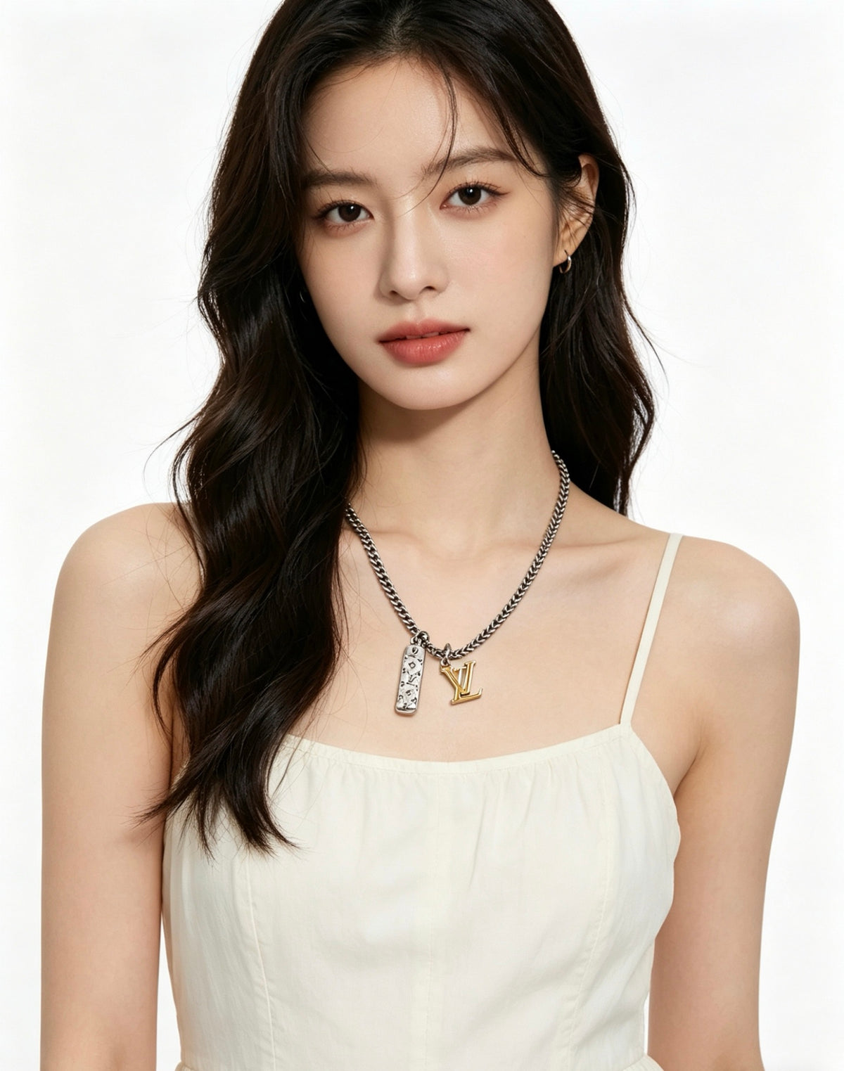 Chain Pendant Necklace in Silver-Tone – Design 011 side detail