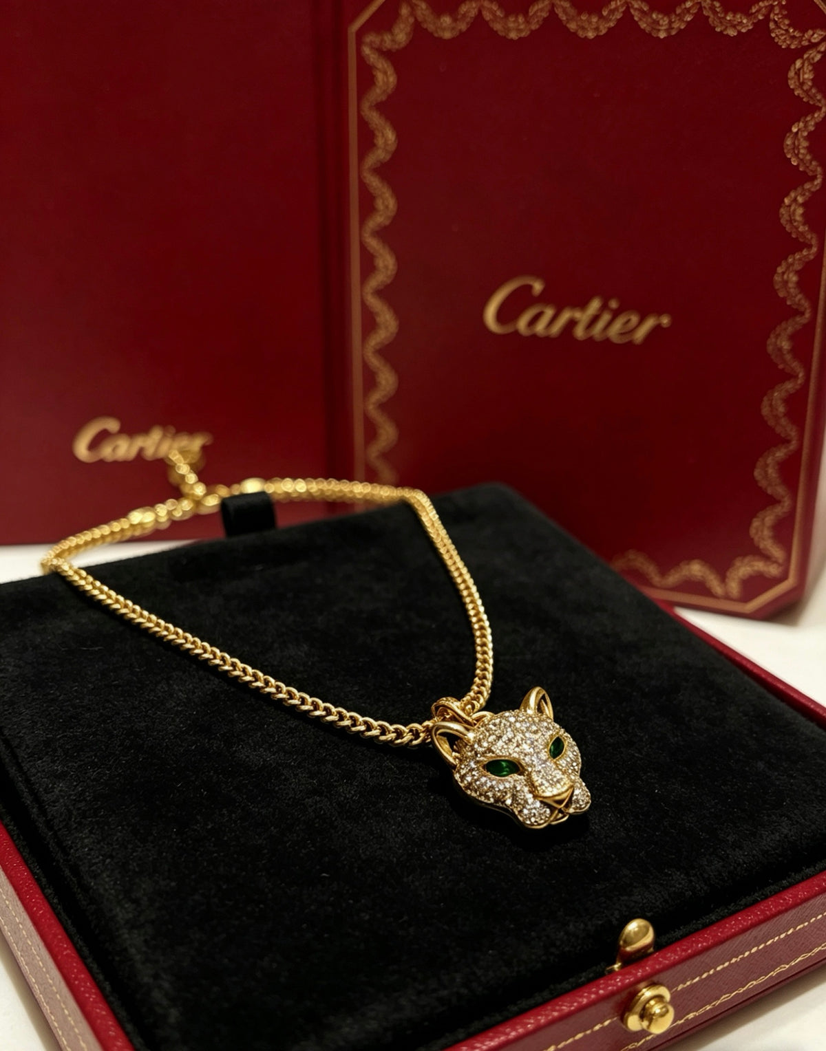 Sculptural Pendant Necklace in Gold-Tone – Design 03 detail view