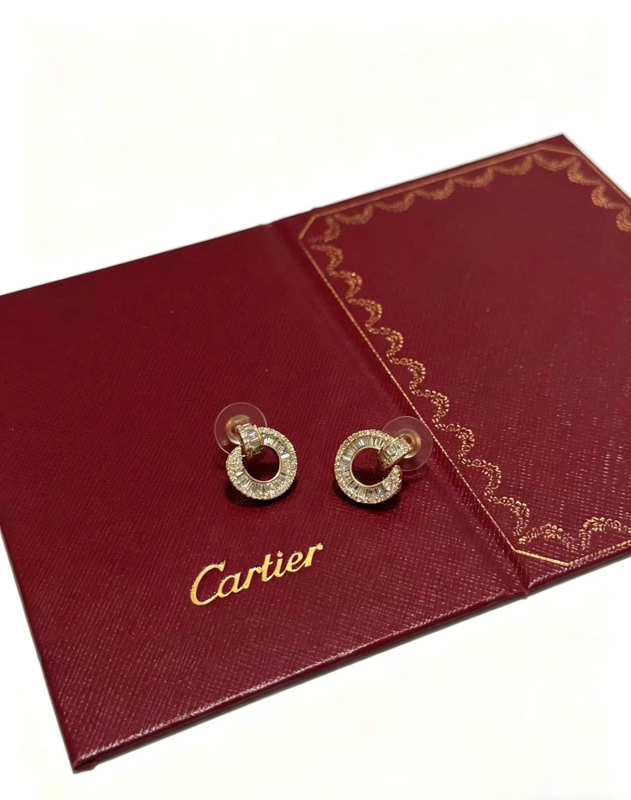 Sculptural Earrings in Gold-Tone – Design 01 front view