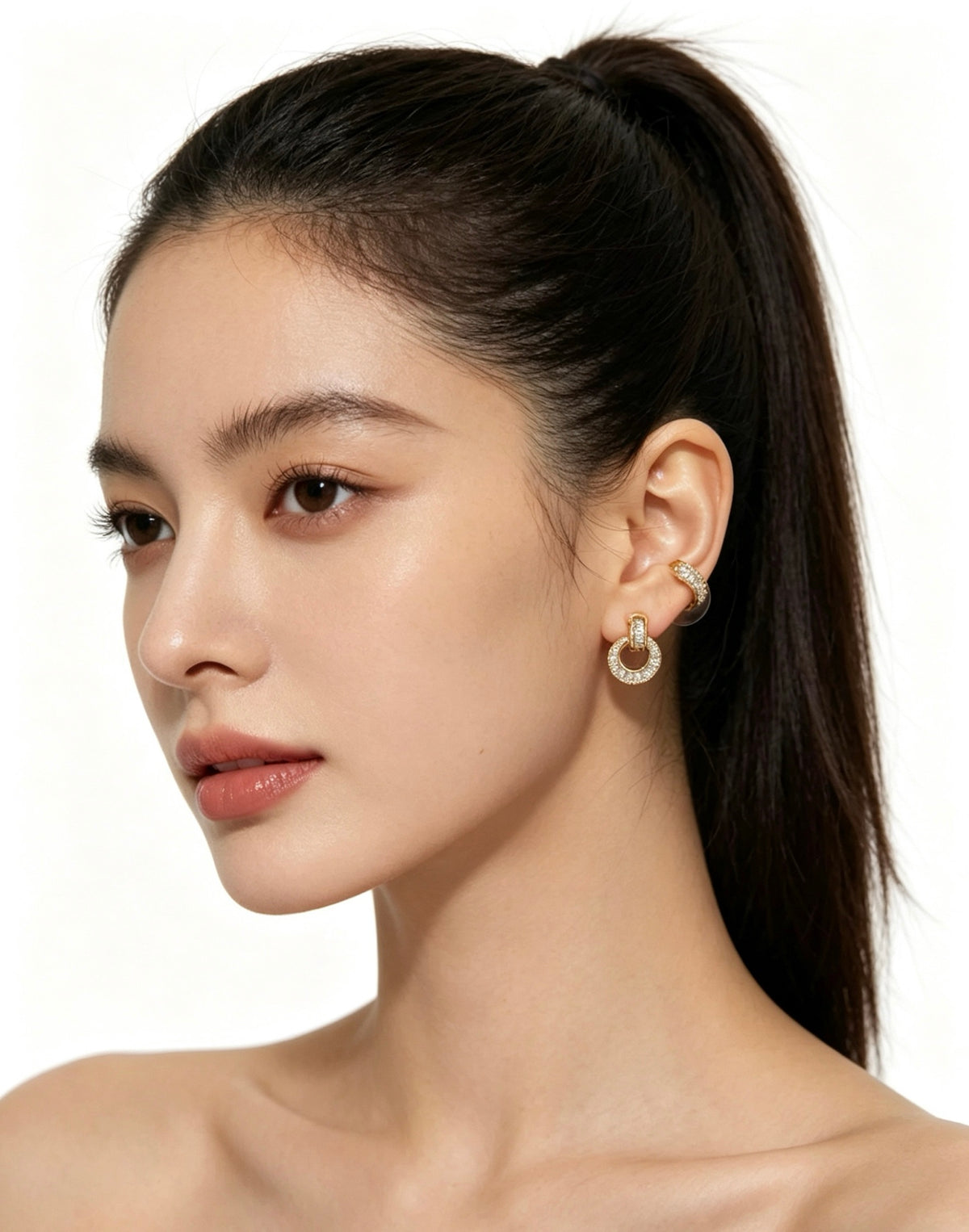 Sculptural Earrings in Gold-Tone – Design 01 close-up detail