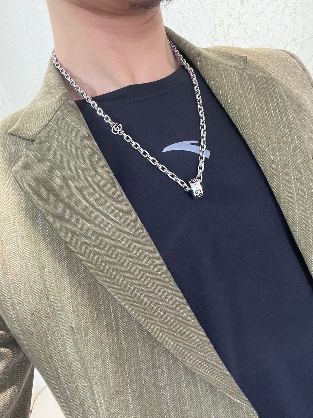 Double-G Emblem Pendant Necklace in Polished Metal-Tone – Design 128 side detail