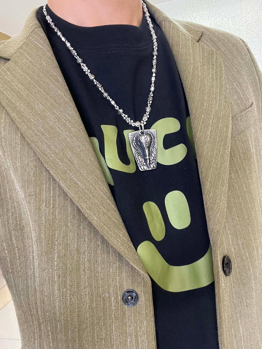 Double-G Emblem Pendant Necklace in Polished Metal-Tone – Vintage Detail – Design 033 side detail