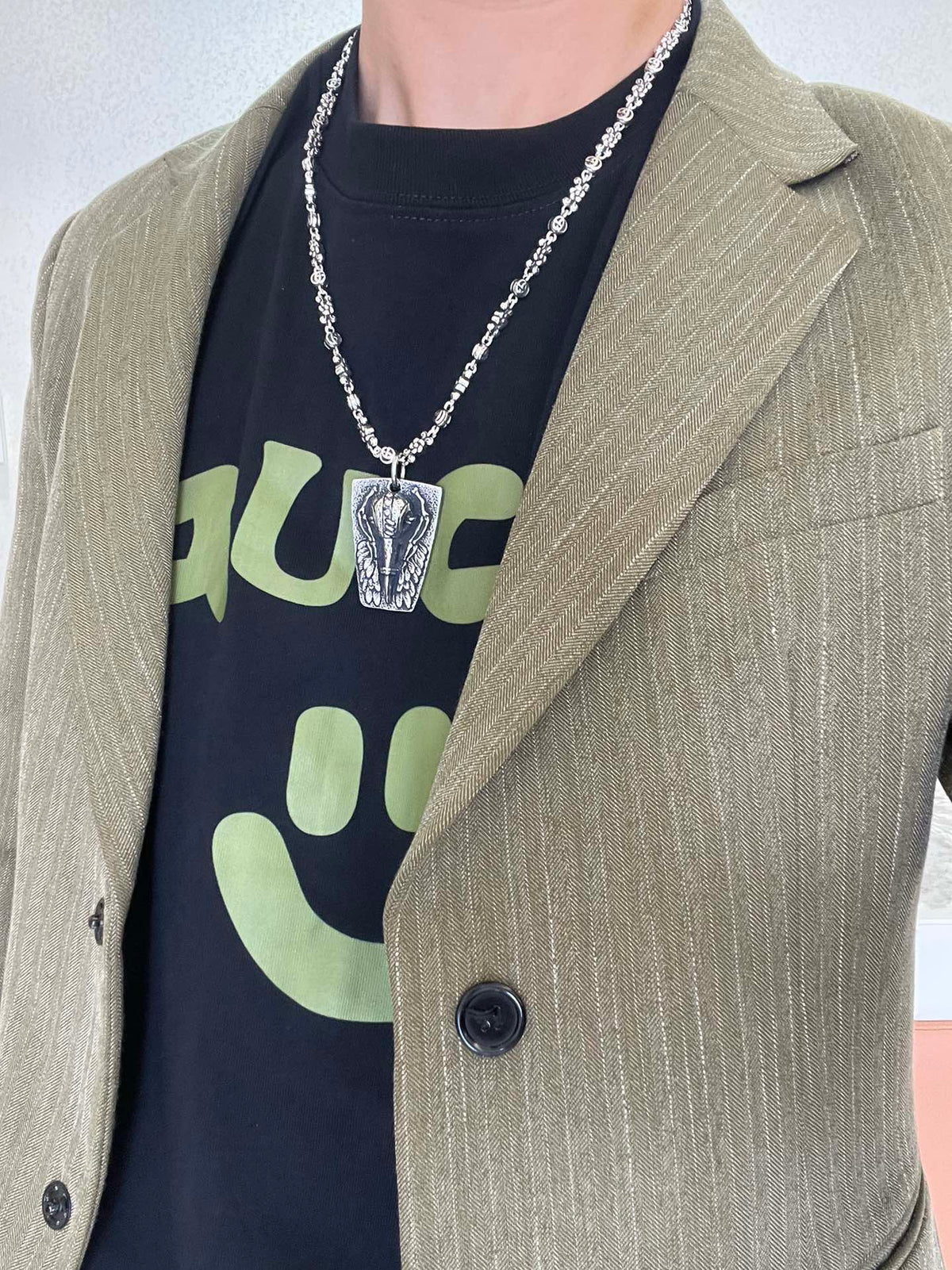 Double-G Emblem Pendant Necklace in Polished Metal-Tone – Vintage Detail – Design 033 detail view