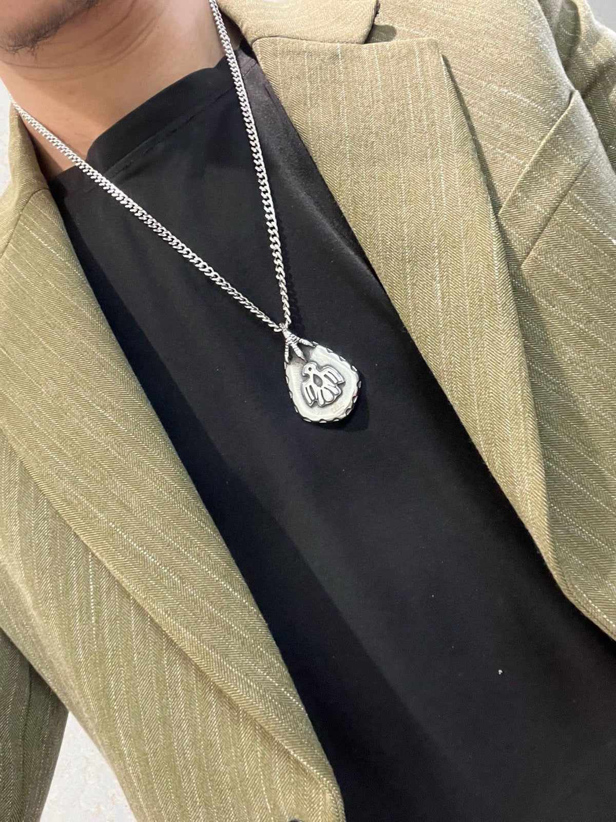 Double-G Emblem Pendant Necklace in Silver-Tone – Vintage Detail – Design 034 detail view