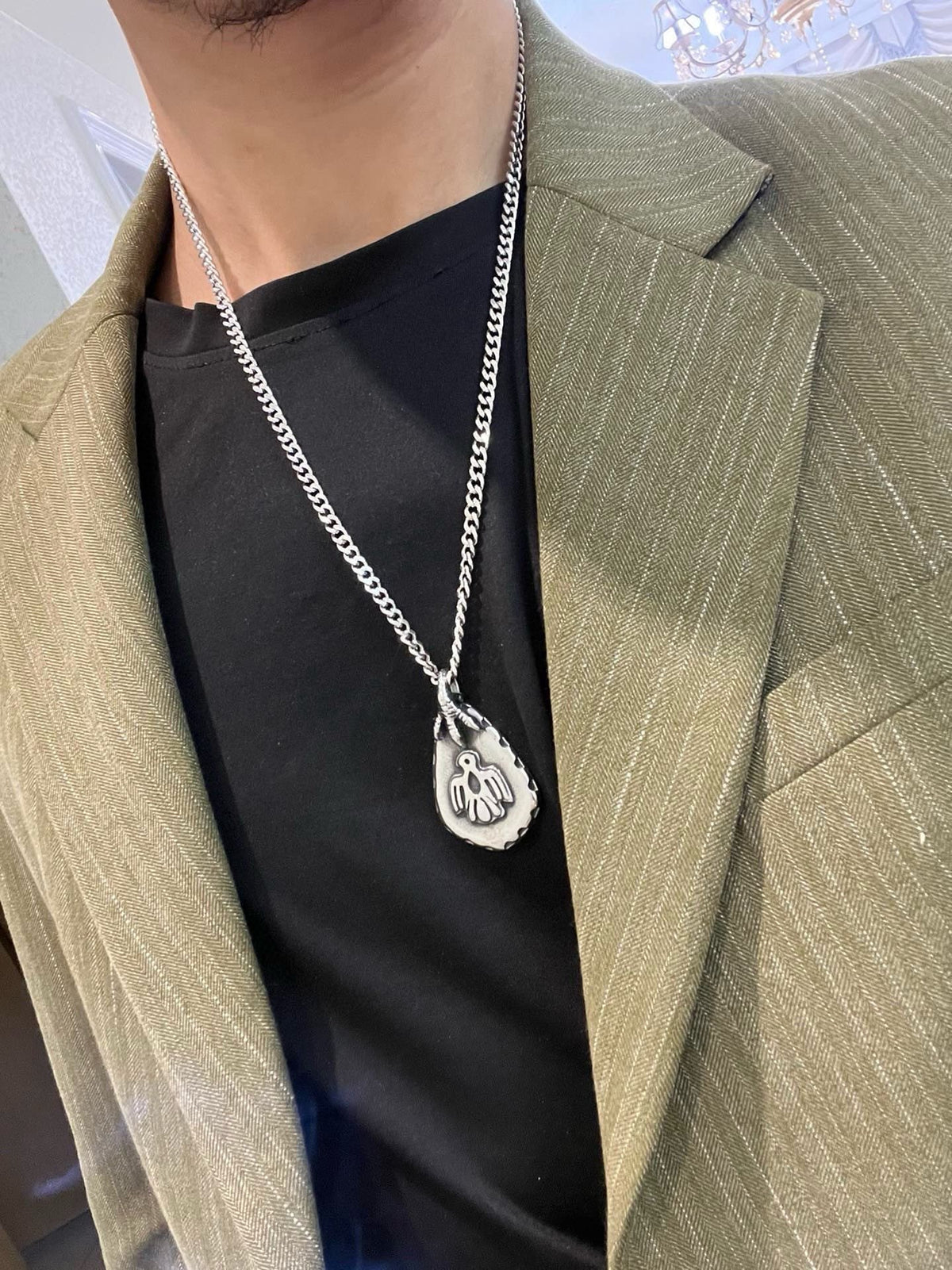 Double-G Emblem Pendant Necklace in Silver-Tone – Vintage Detail – Design 034 detail view