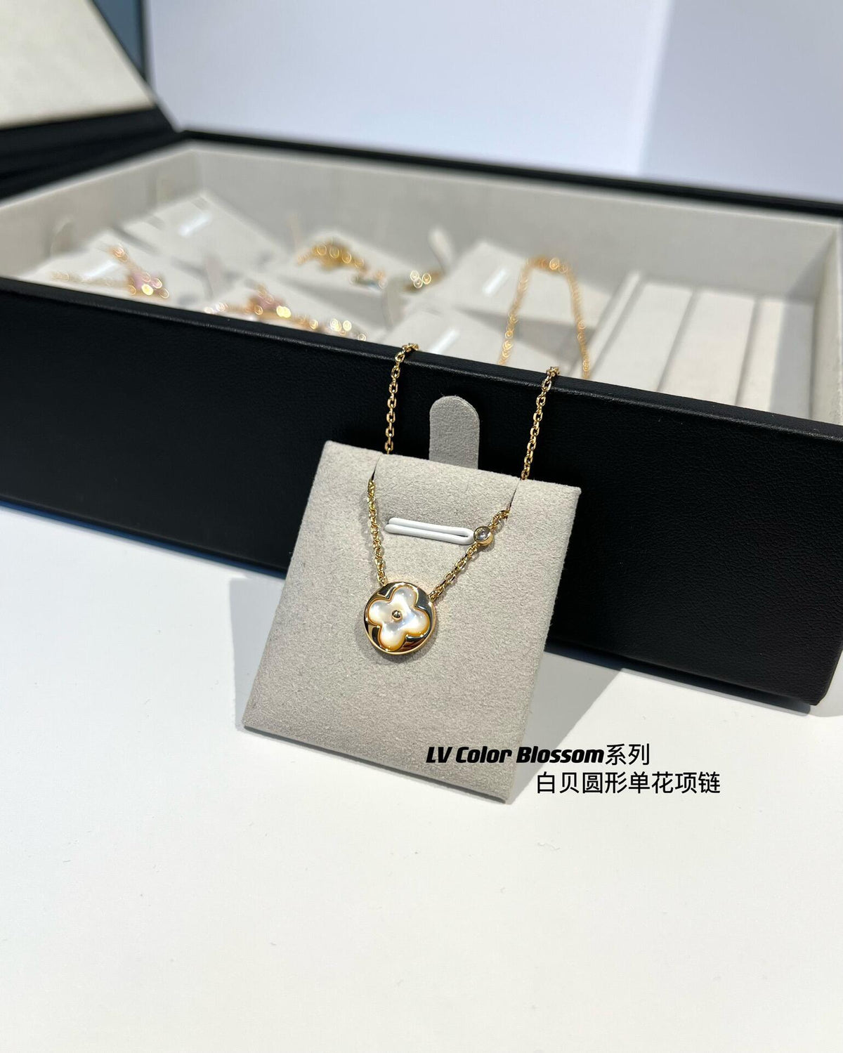 Round Pendant Necklace in Polished Metal-Tone – Design 002 main product view