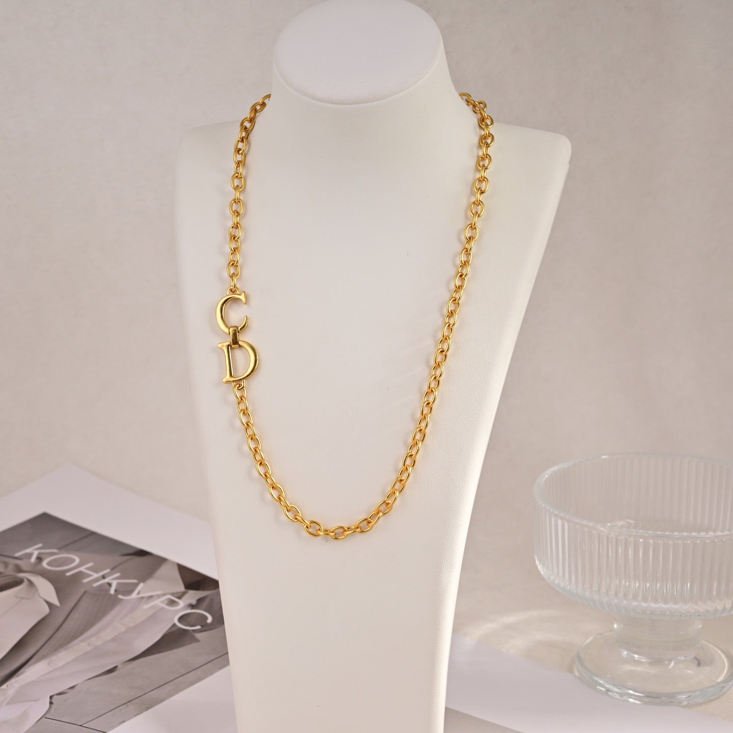 Graphic Letter Motif Pendant Necklace in Polished Metal-Tone – Design 013 detail view