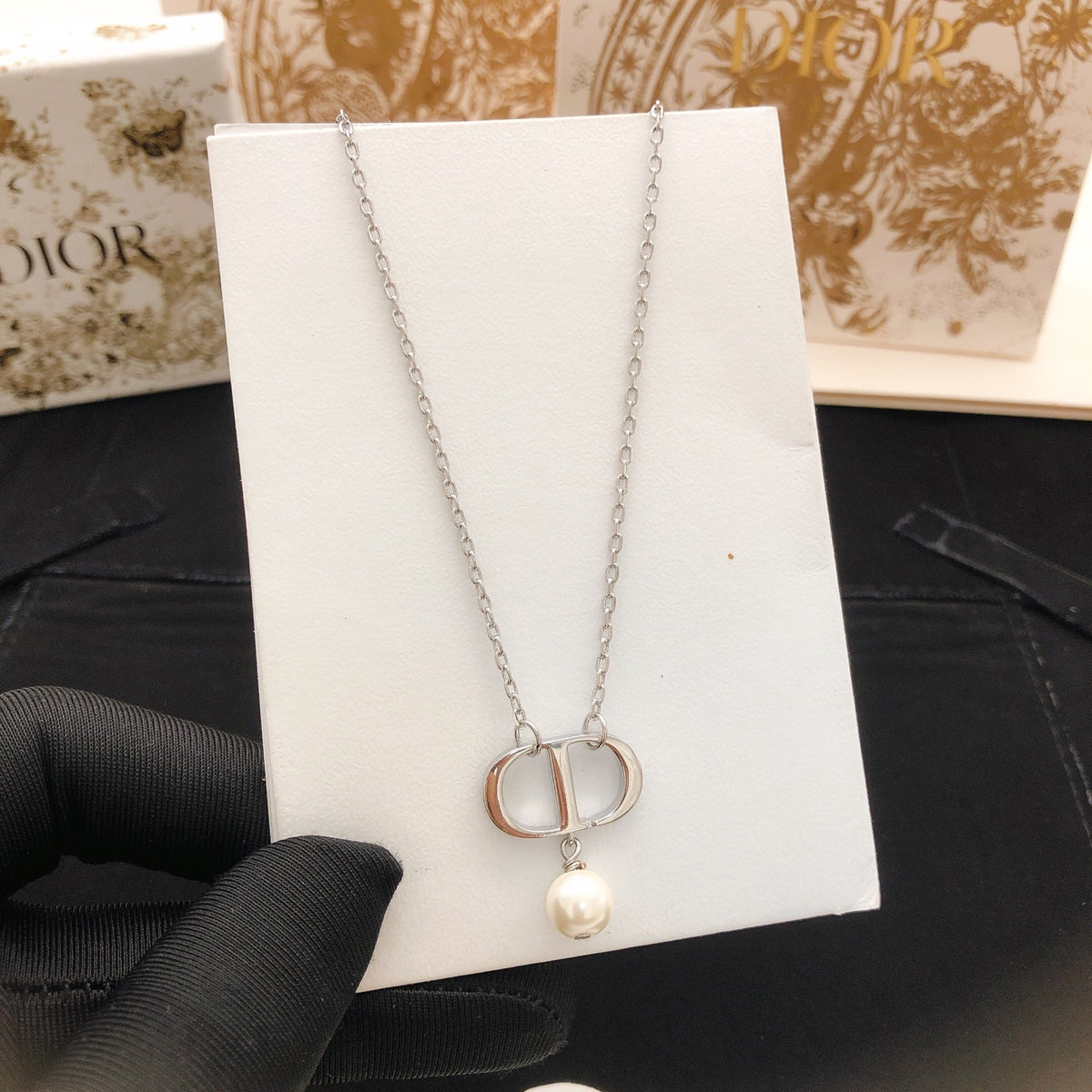 Pearl-Style Motif Pendant Necklace in Silver-Tone with Pearl-Style Detail – Design 003 detail view