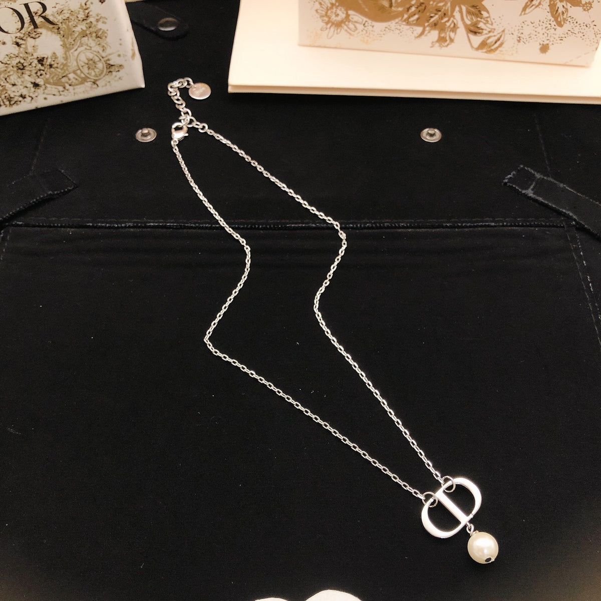 Pearl-Style Motif Pendant Necklace in Silver-Tone with Pearl-Style Detail – Design 003 main product view