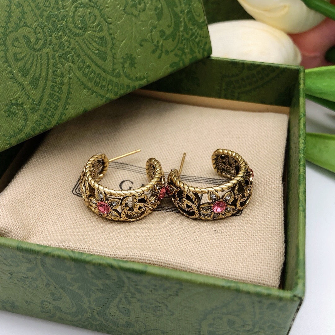 Geometric Emblem Stud Earrings in Polished Metal-Tone – Vintage Detail – Design 003 close-up detail