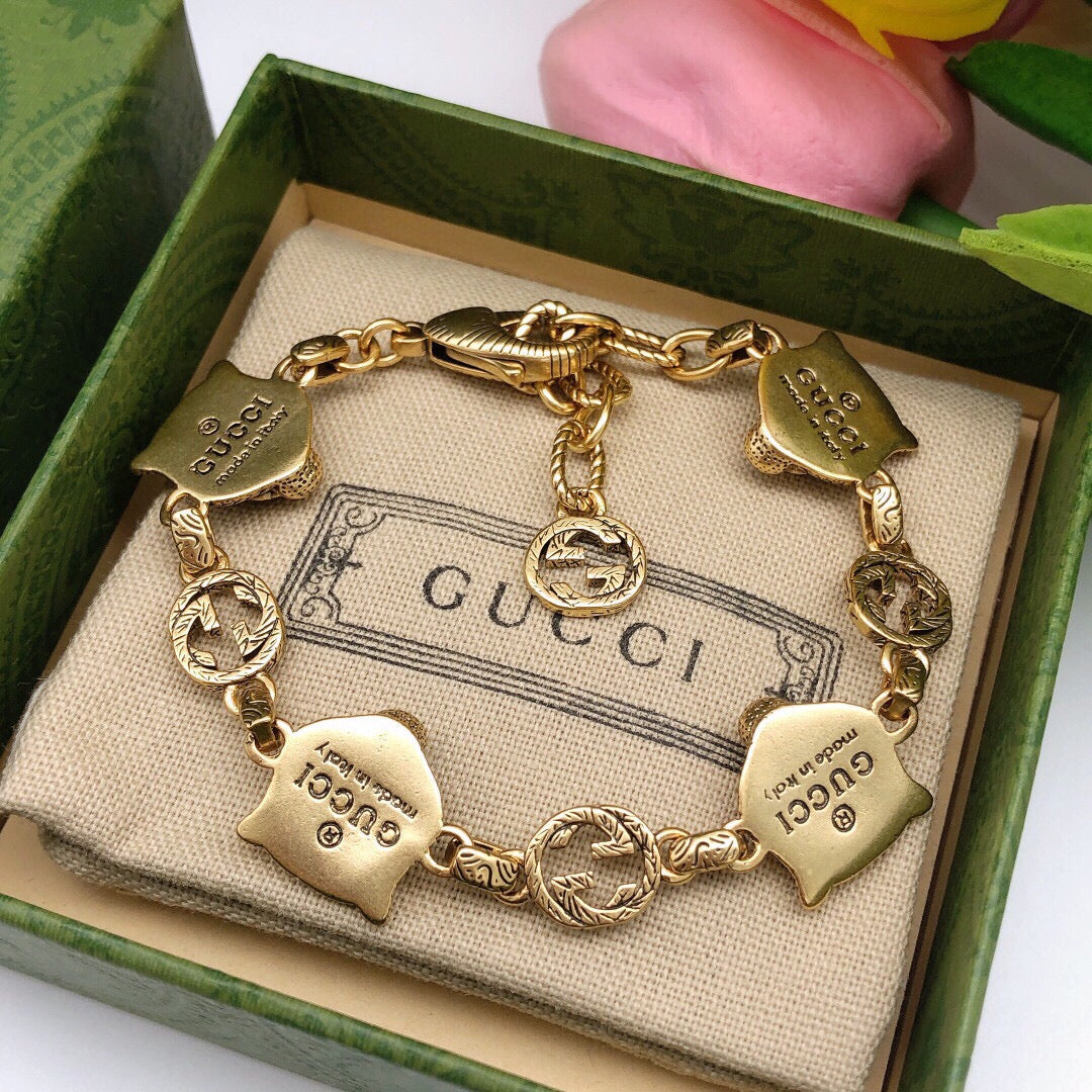 Tiger Head Bracelet in Gold-Tone side detail