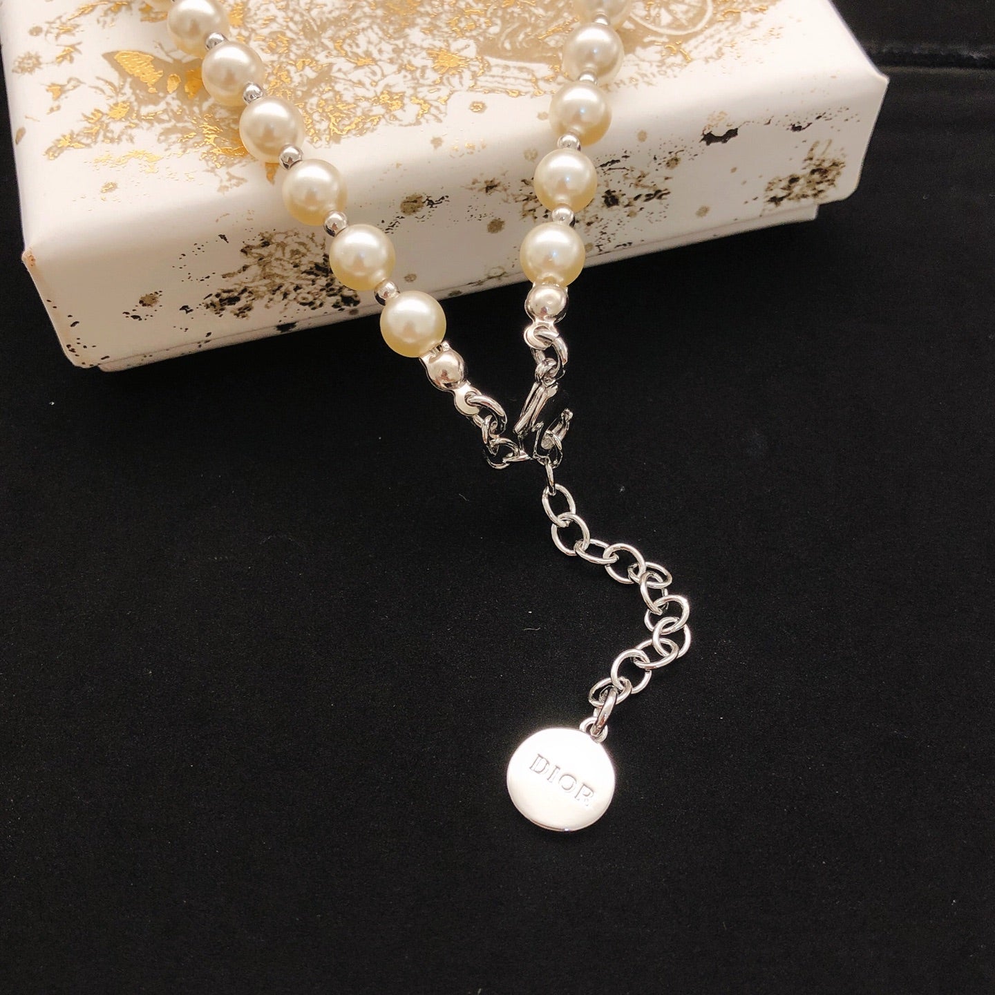 Pearl-Style Motif Pendant Necklace in Silver-Tone with Pearl-Style Detail – Design 005 detail view