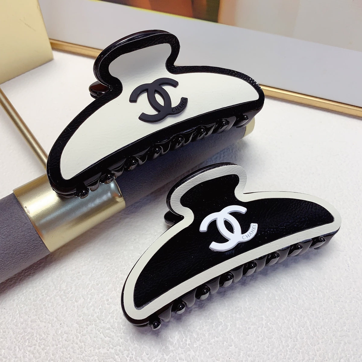 Signature Emblem Hair Clip – Black Detail styled product view