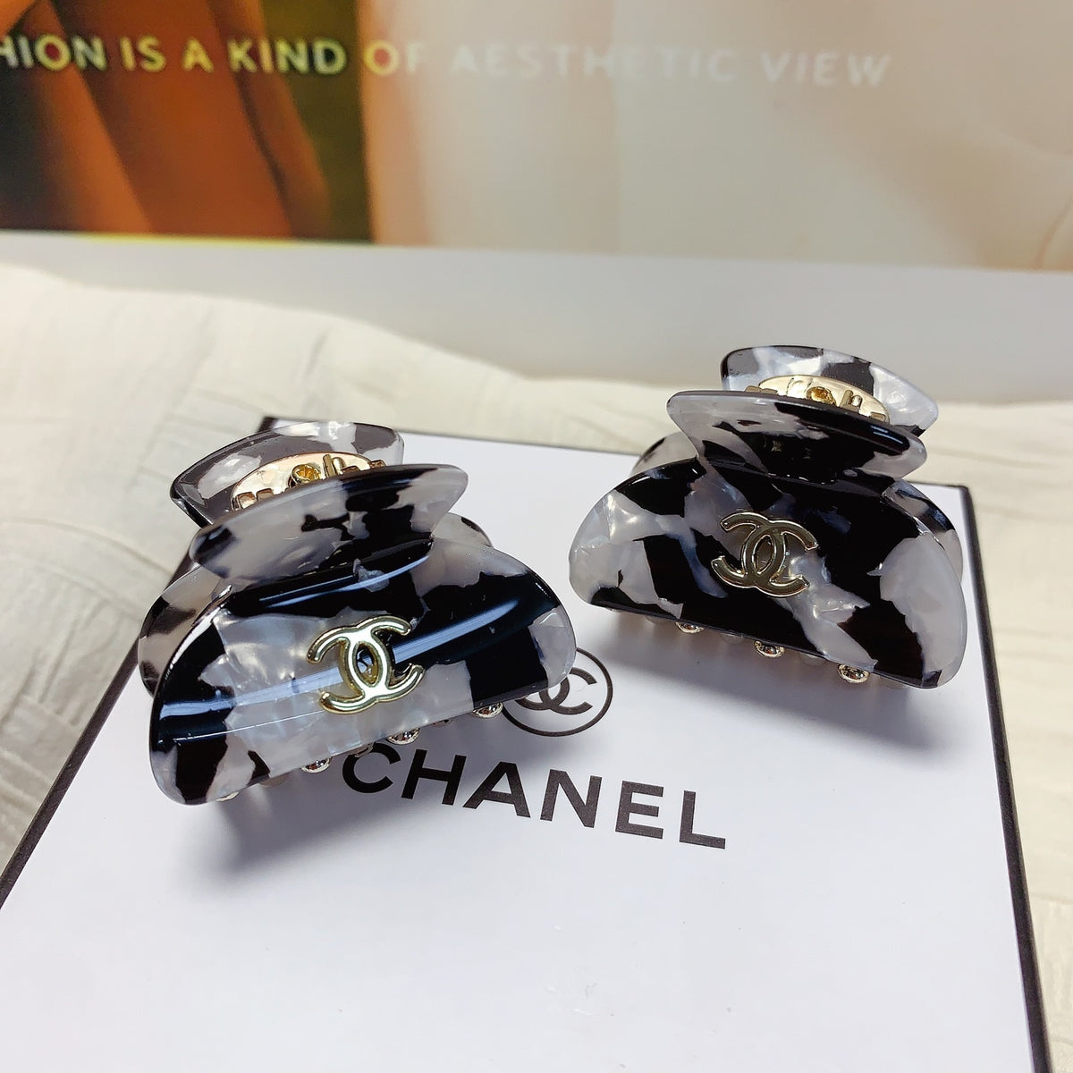 Signature Emblem Hair Clip – Design 005 detail view