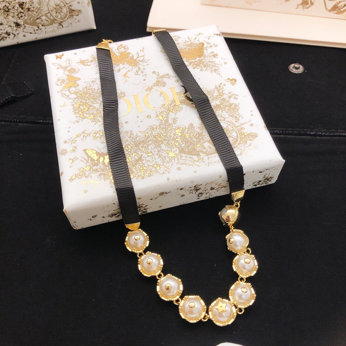 Pearl Pearl-Detail Pendant Necklace – Pearl Detail – Design 032 main product view