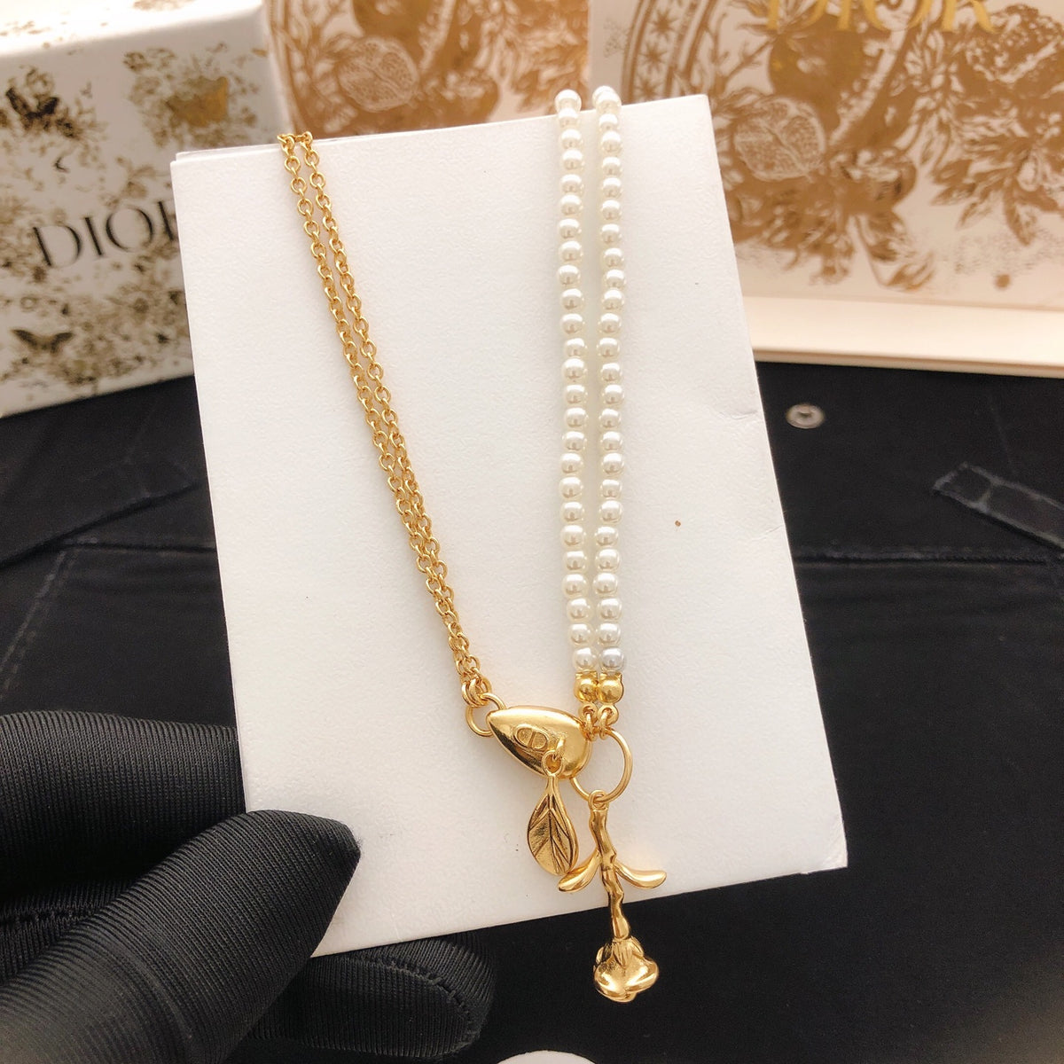 Pearl-Style Motif Pendant Necklace in Polished Metal-Tone with Pearl-Style Detail – Design 011 detail view