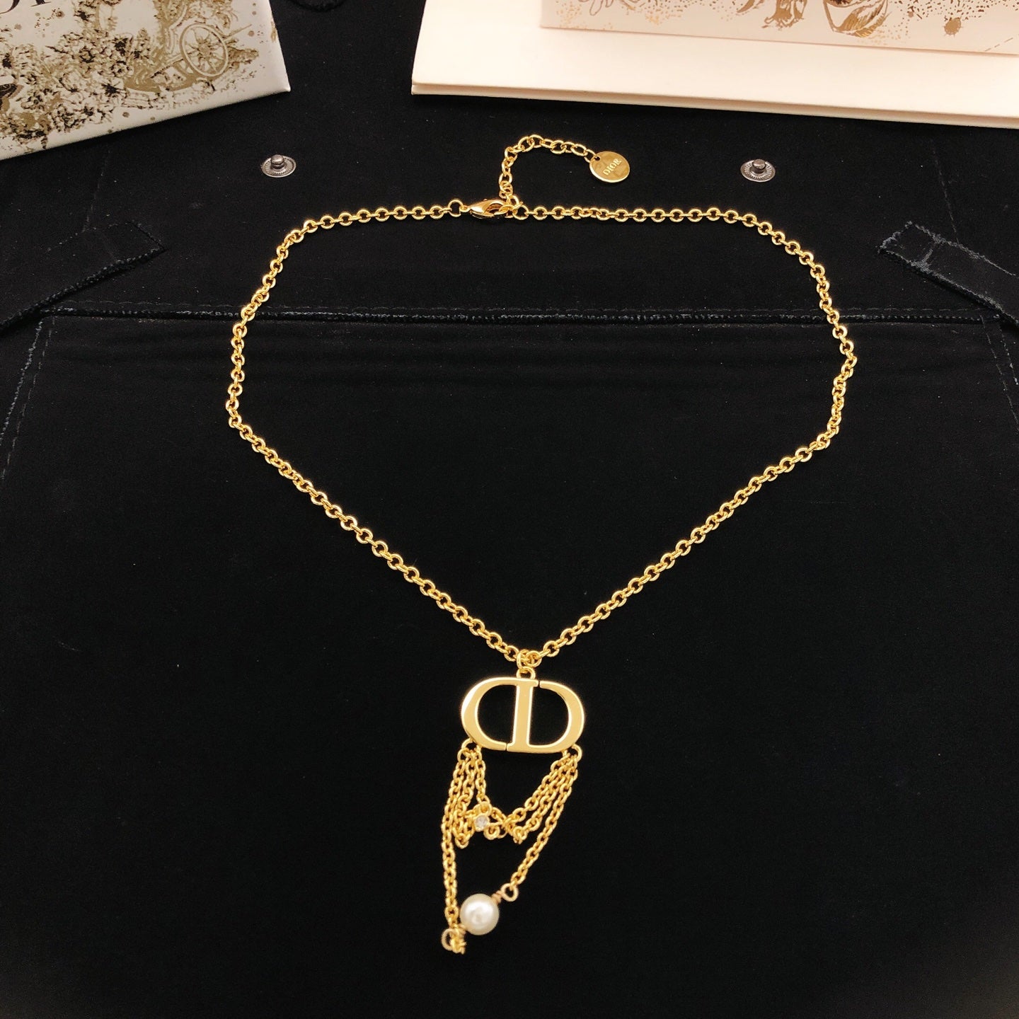 Graphic Letter Motif Pendant Necklace in Polished Metal-Tone – Design 010 side detail