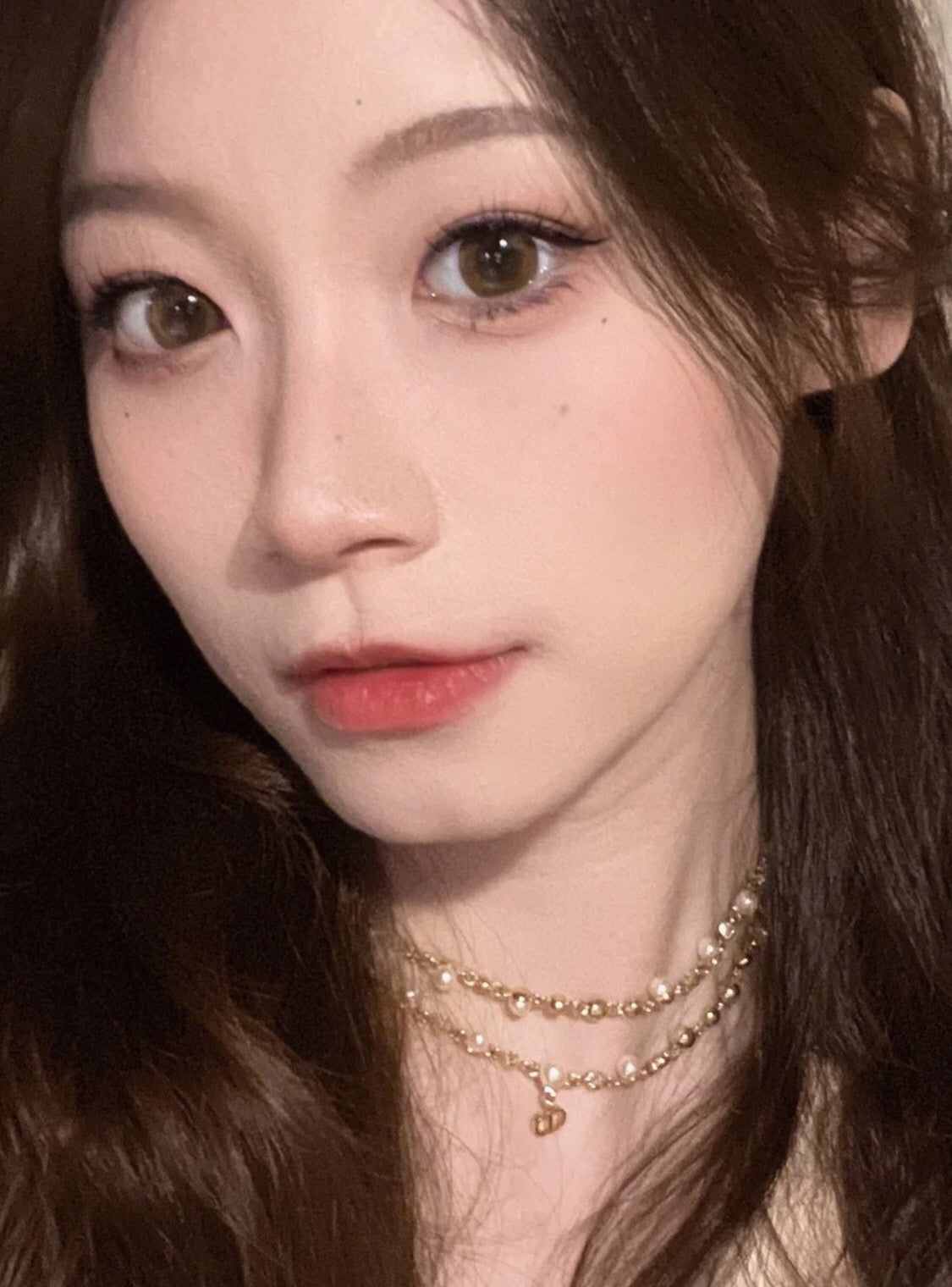 Pearl-Style Motif Pendant Necklace in Gold-Tone with Pearl-Style Detail – Design 002 main product view