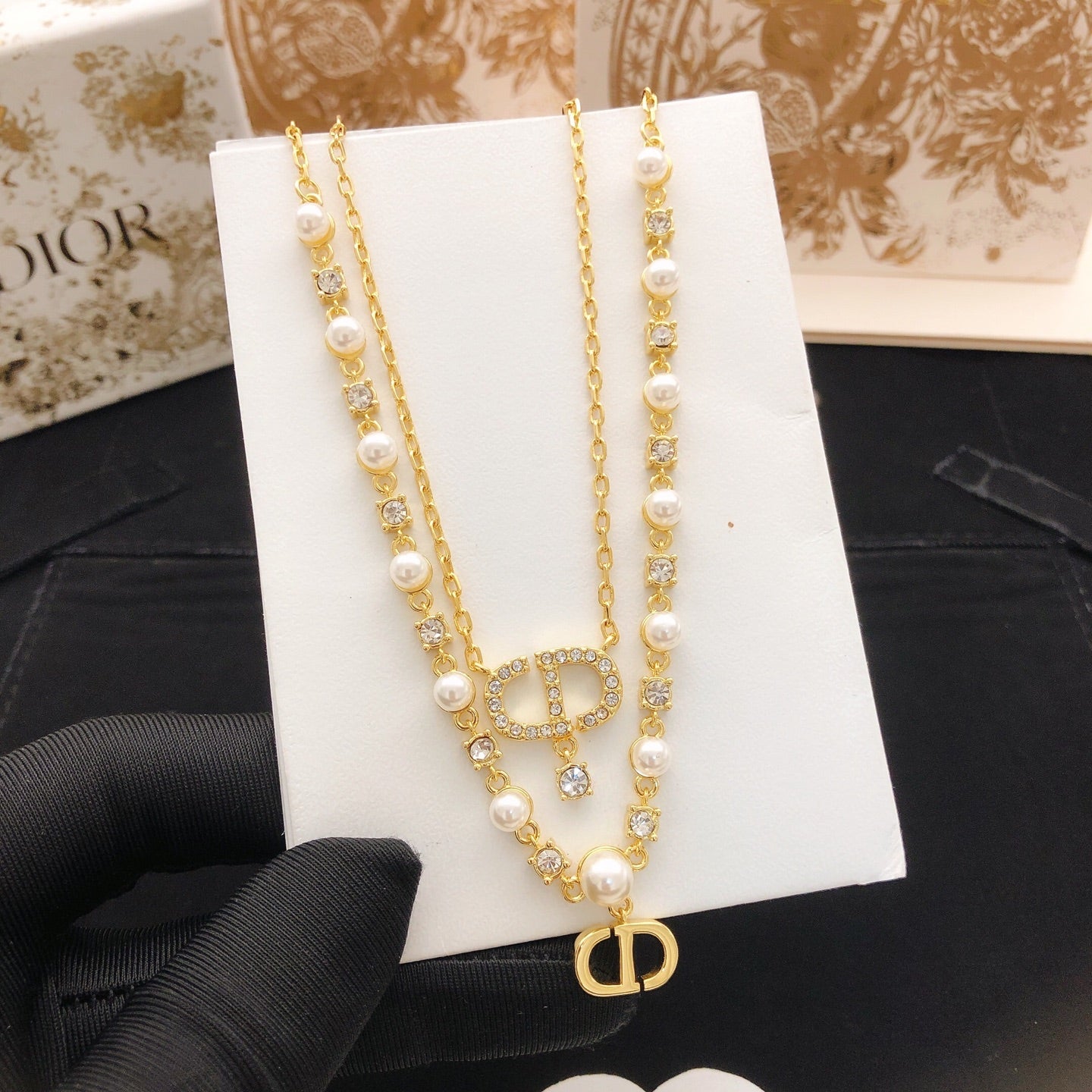 Pearl-Style Motif Pendant Necklace in Gold-Tone with Pearl-Style Detail – Design 002 side detail