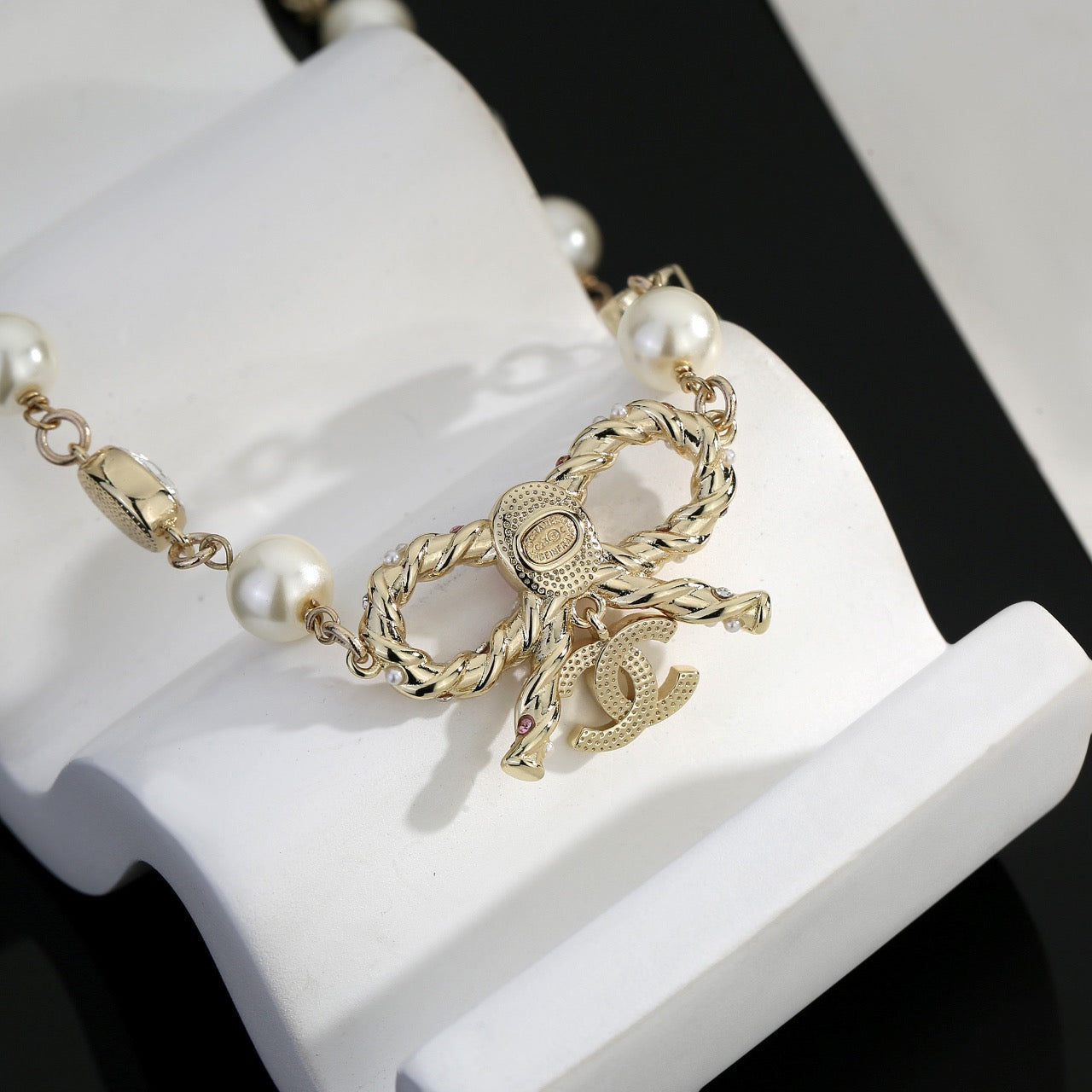 Bow Pearl-Detail Pendant Necklace – Pearl Detail – Design 005 close-up detail