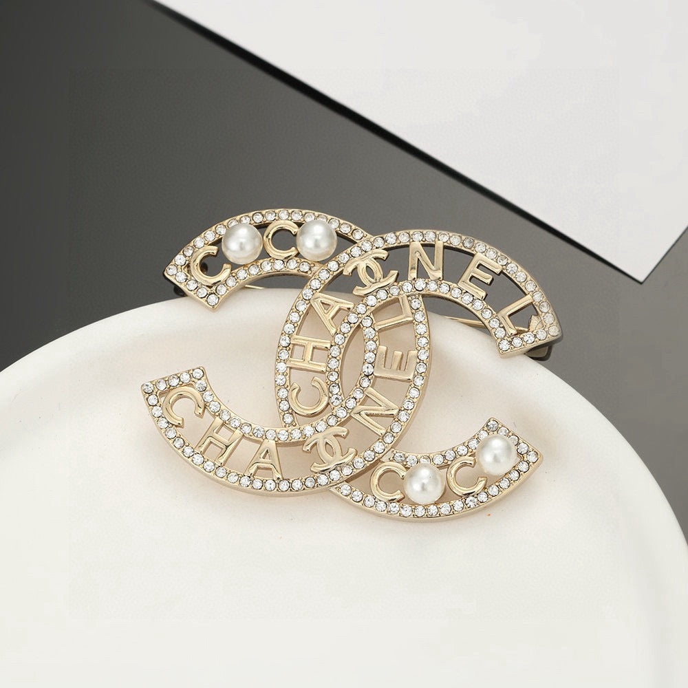 Double-C Emblem Brooch in Gold-Tone – Pearl Detail – Design 003 front product view