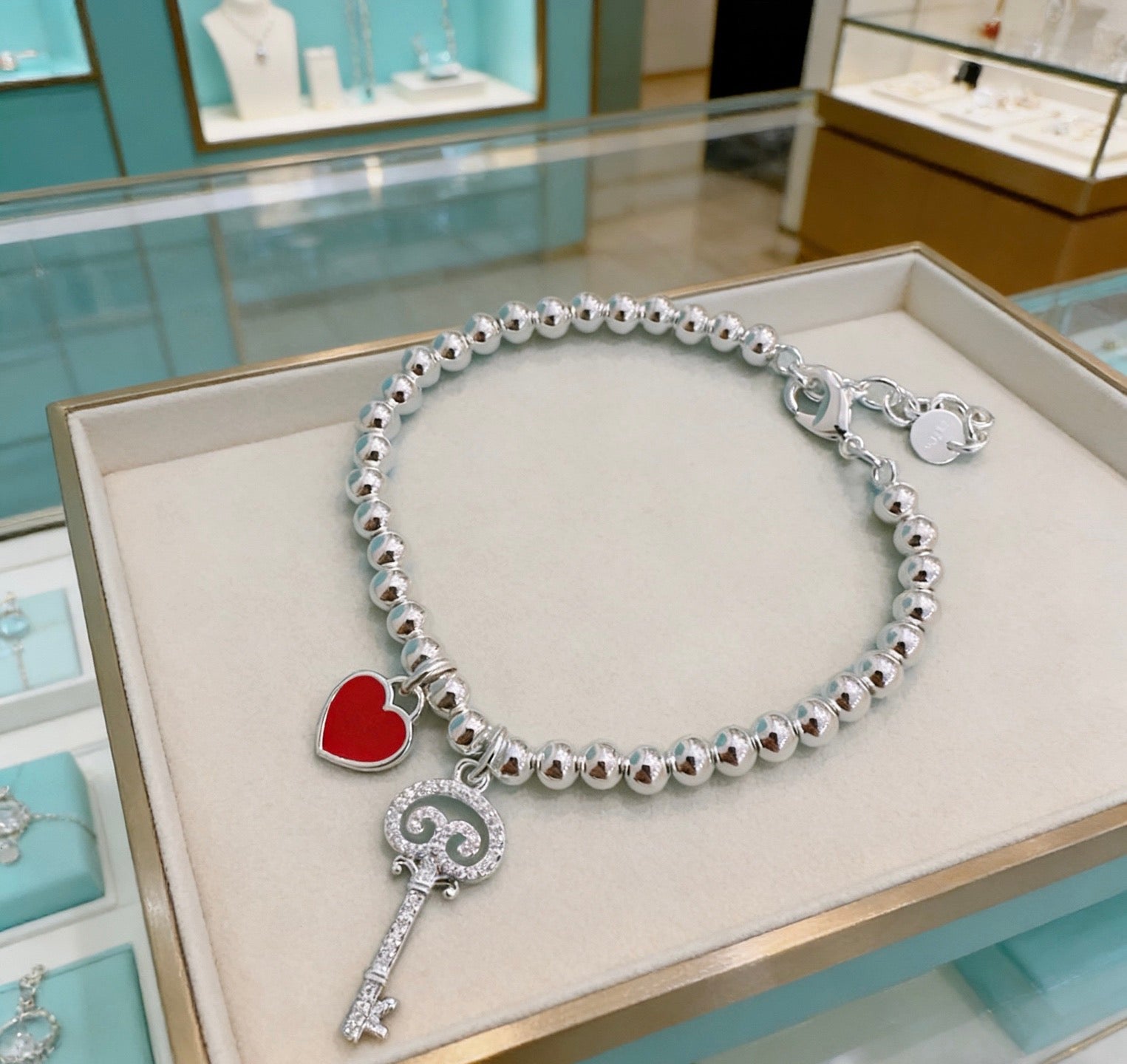 Signature Motif Bracelet in Silver-Tone – Vintage Detail – Design 40 main product view