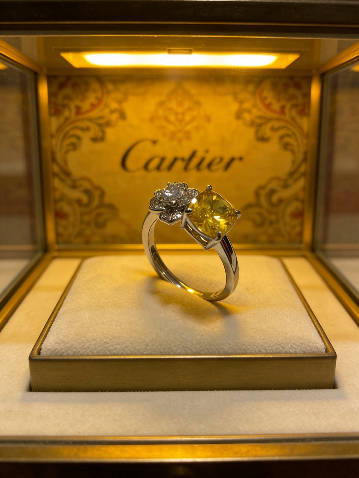 Sculptural Statement Ring in Gold-Tone – Design 09 close-up detail