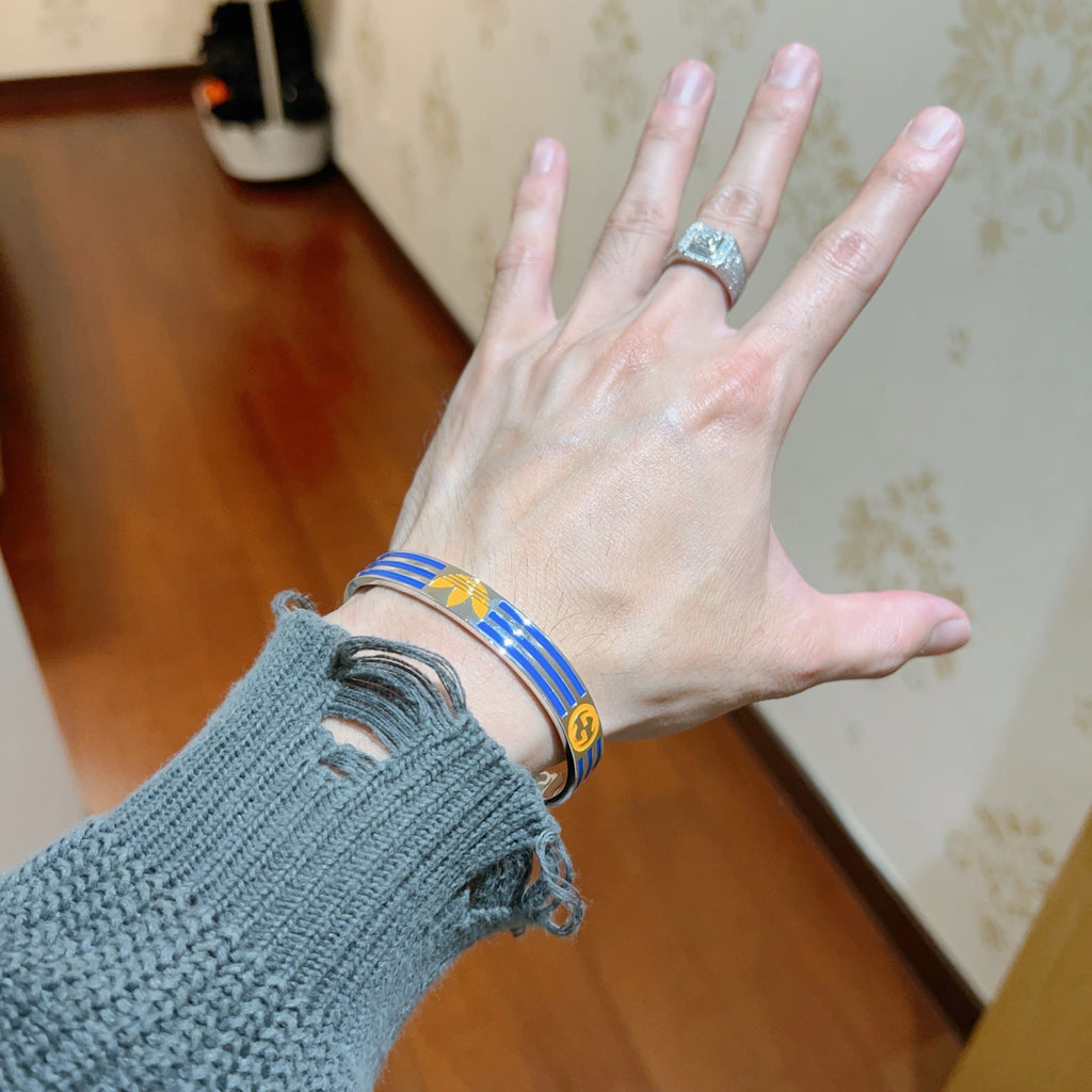 Double-G Emblem Bangle in Polished Metal-Tone – Design 027 styled product view