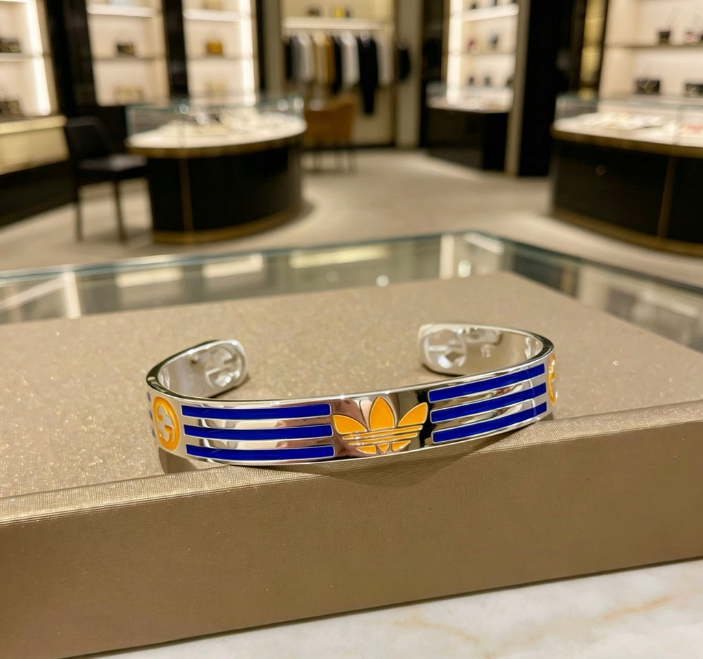Double-G Emblem Bangle in Polished Metal-Tone – Design 027 front product view