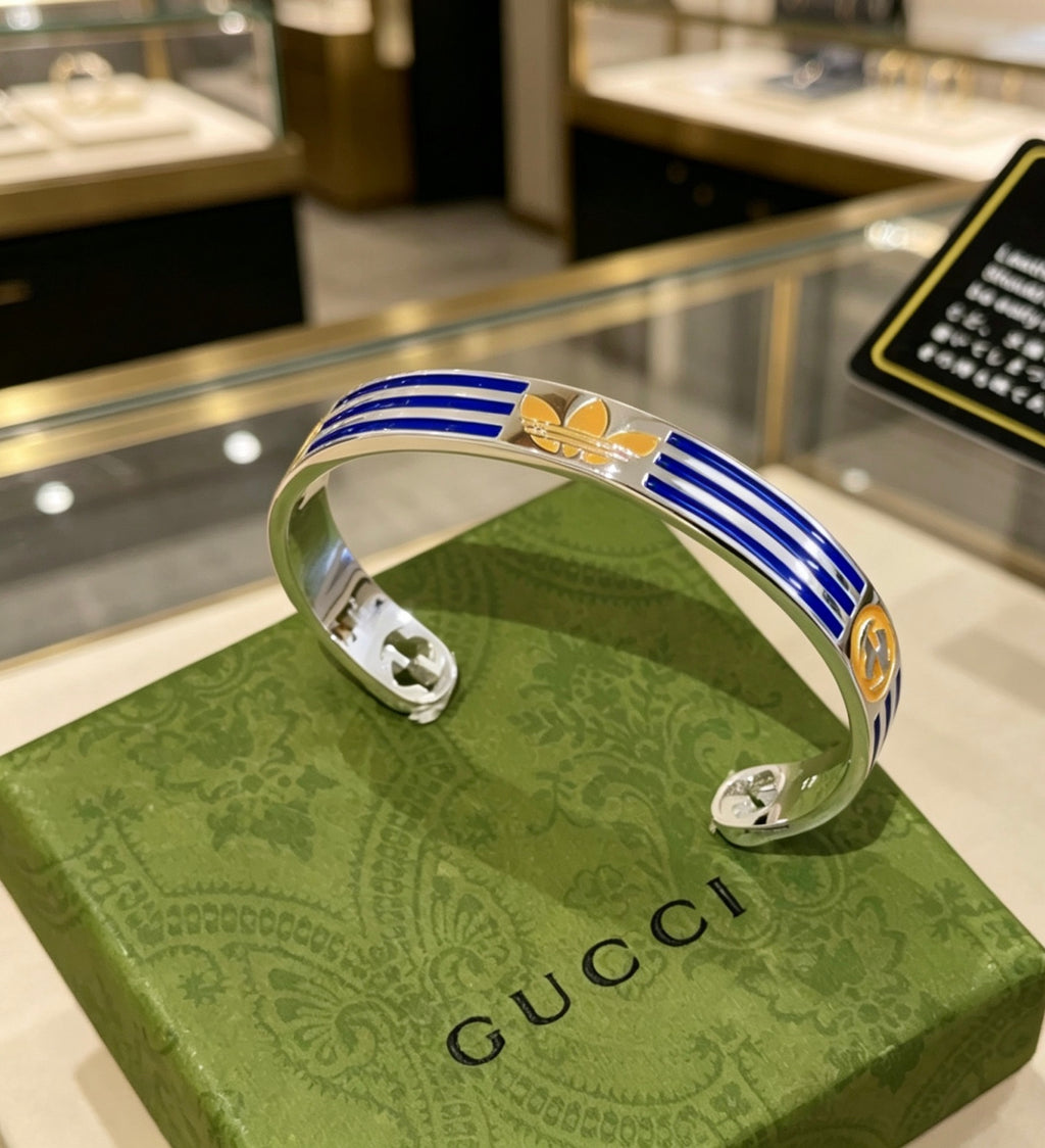 Double-G Emblem Bangle in Polished Metal-Tone – Design 022 side detail