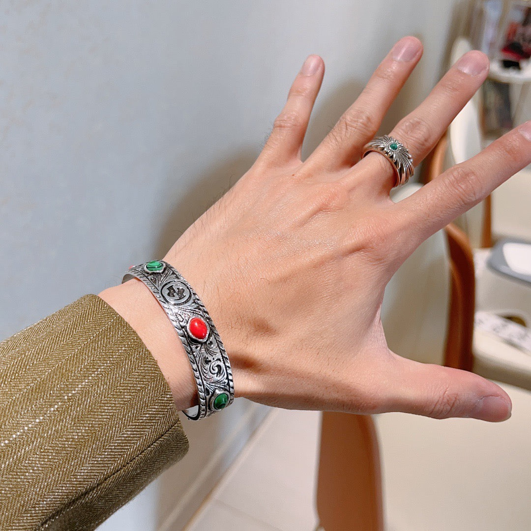 Double-G Emblem Bangle in Polished Metal-Tone – Design 026 detail view